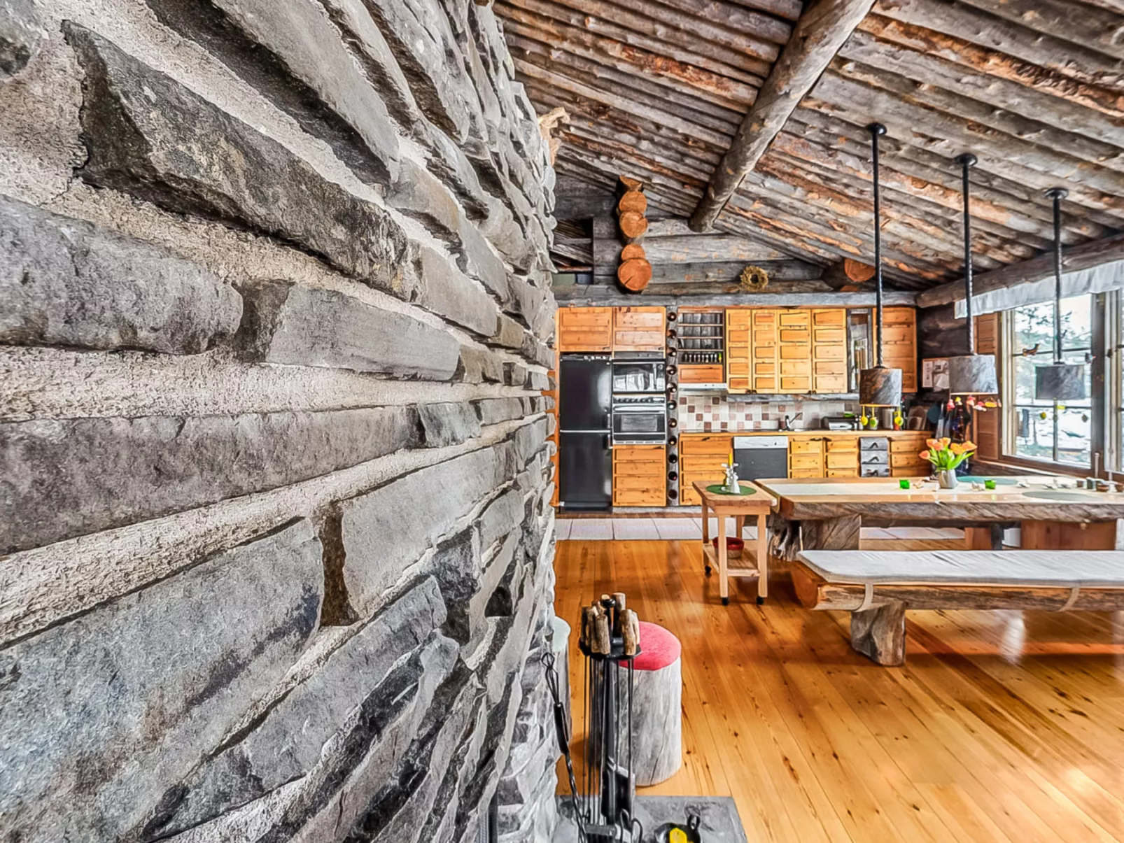 Rukan kelohuvila-Dedans