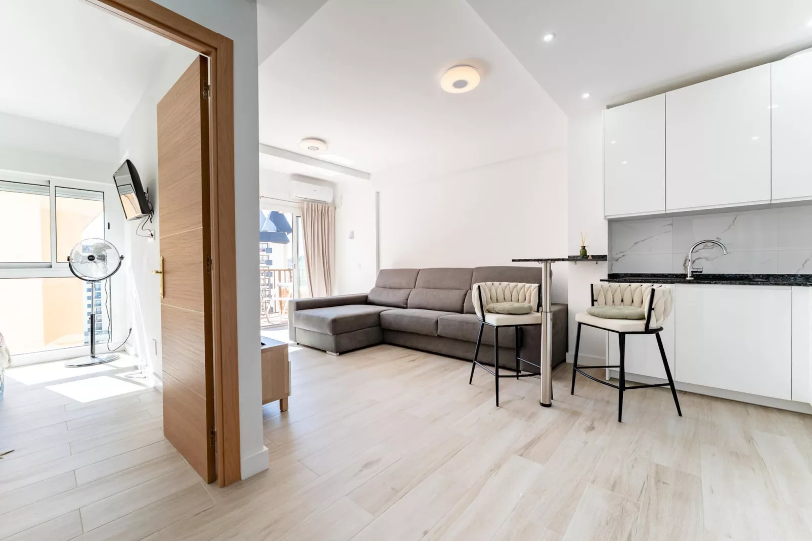 CT 402 - Faro's Perla Beachapartment Fuengirola-Living room