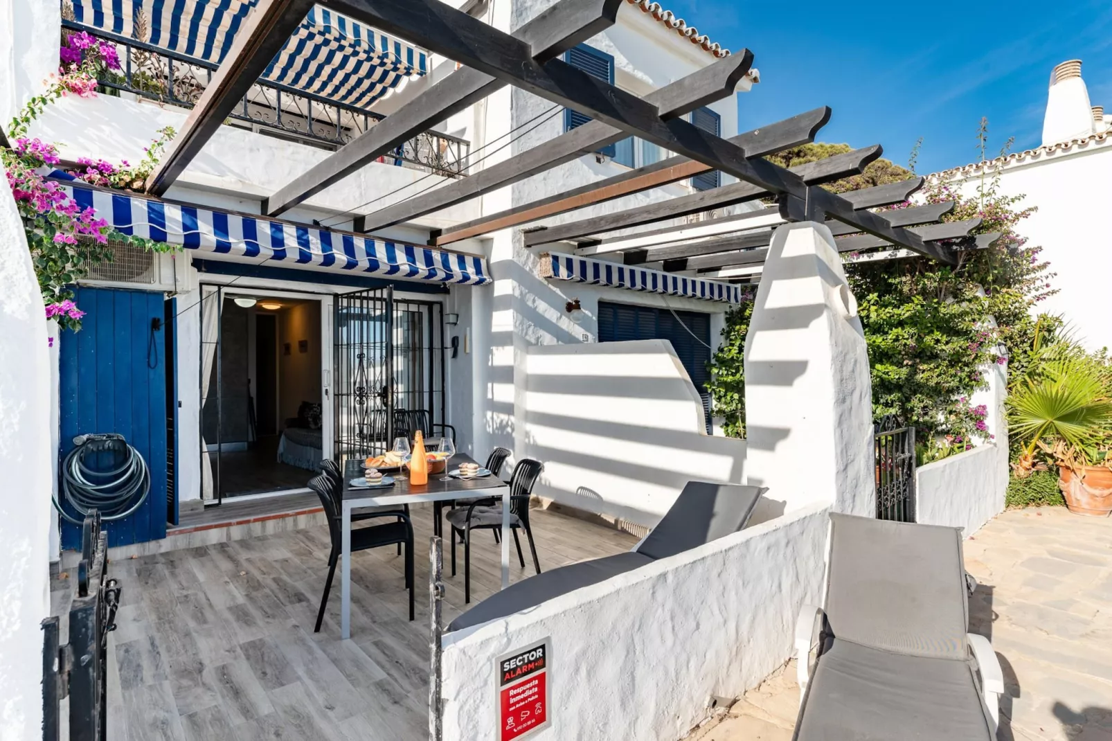 CT 399 - Faro's Beachfront Apartment in Calahonda-Terrace balcony