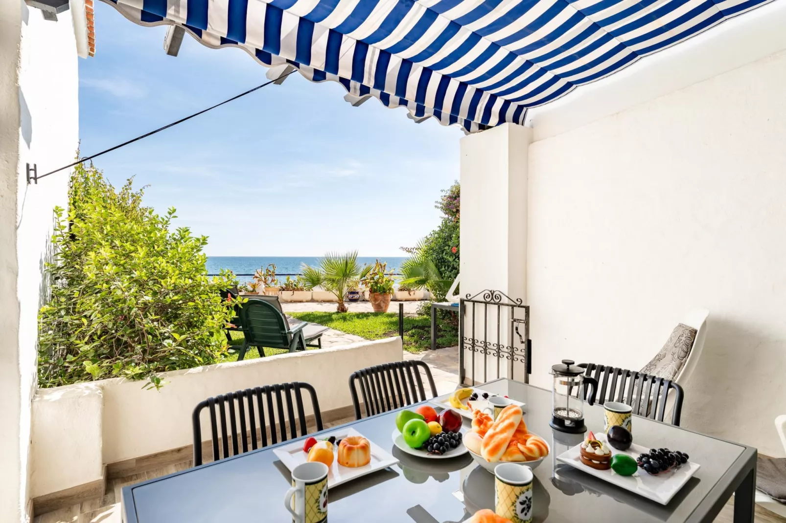 CT 398 - Faro's Beachfront House in Calahonda-Terrace balcony