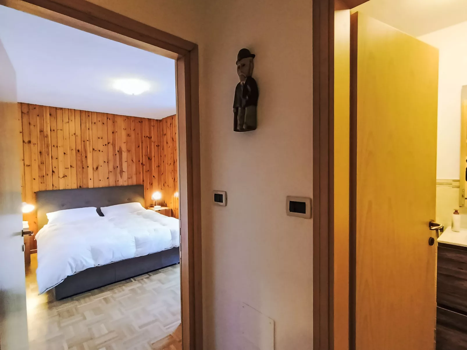 Nuccia Navalge-Inside