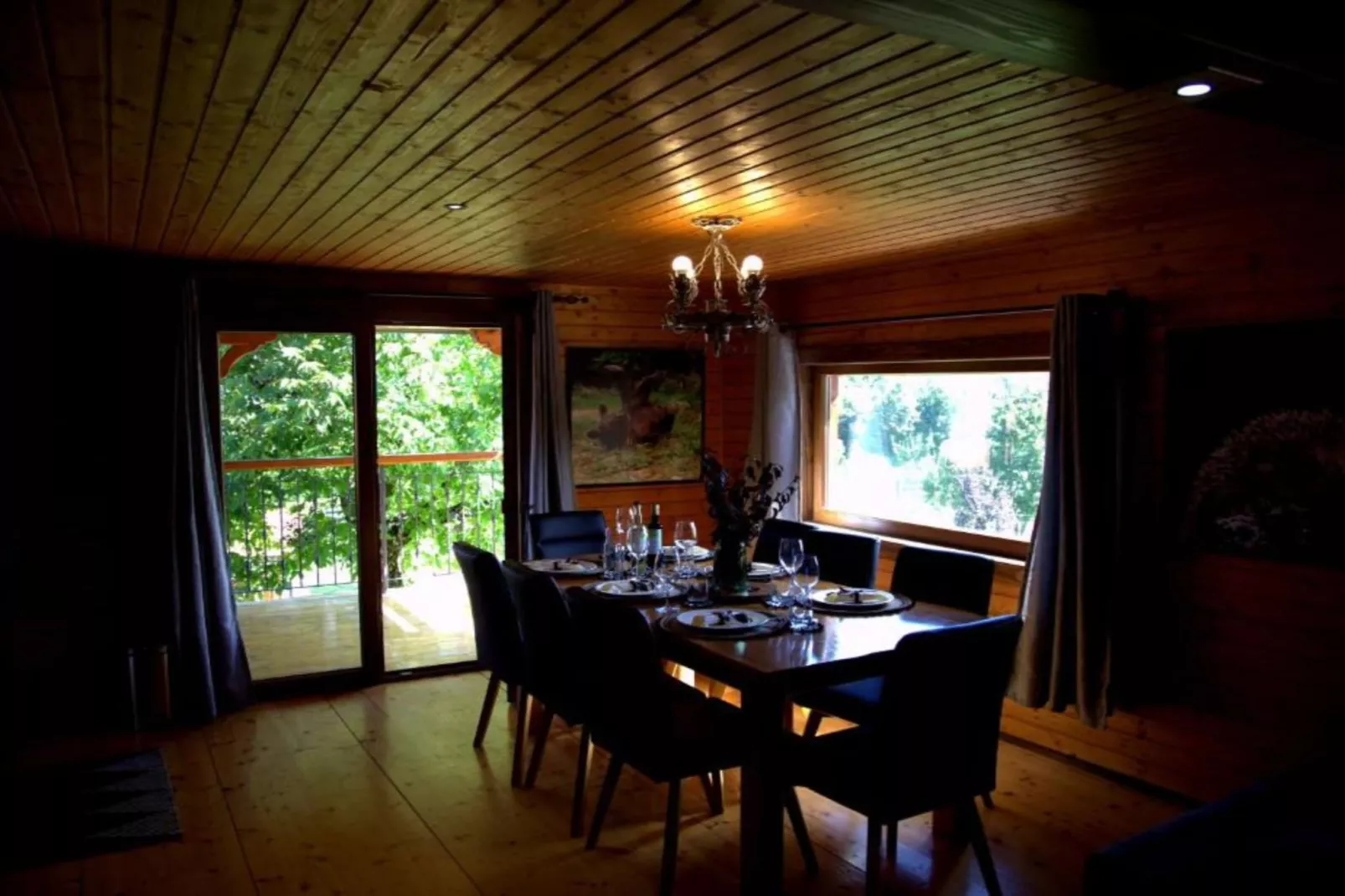 Brezova Poljana Lodge with Sauna and Hot-Tub - Five Bedroom Holiday Home-Salle à manger