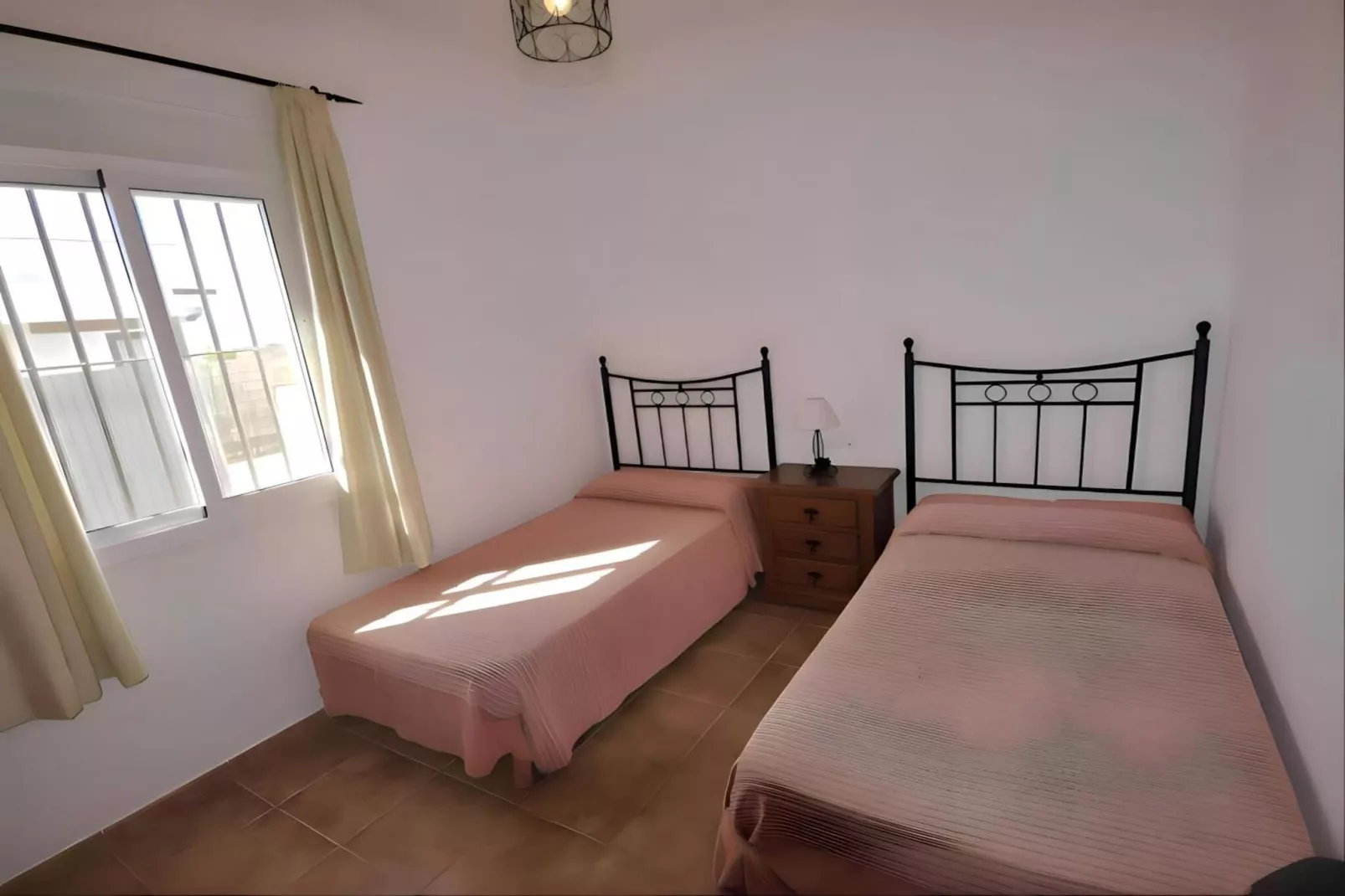 1780-+34636792434-Chambre