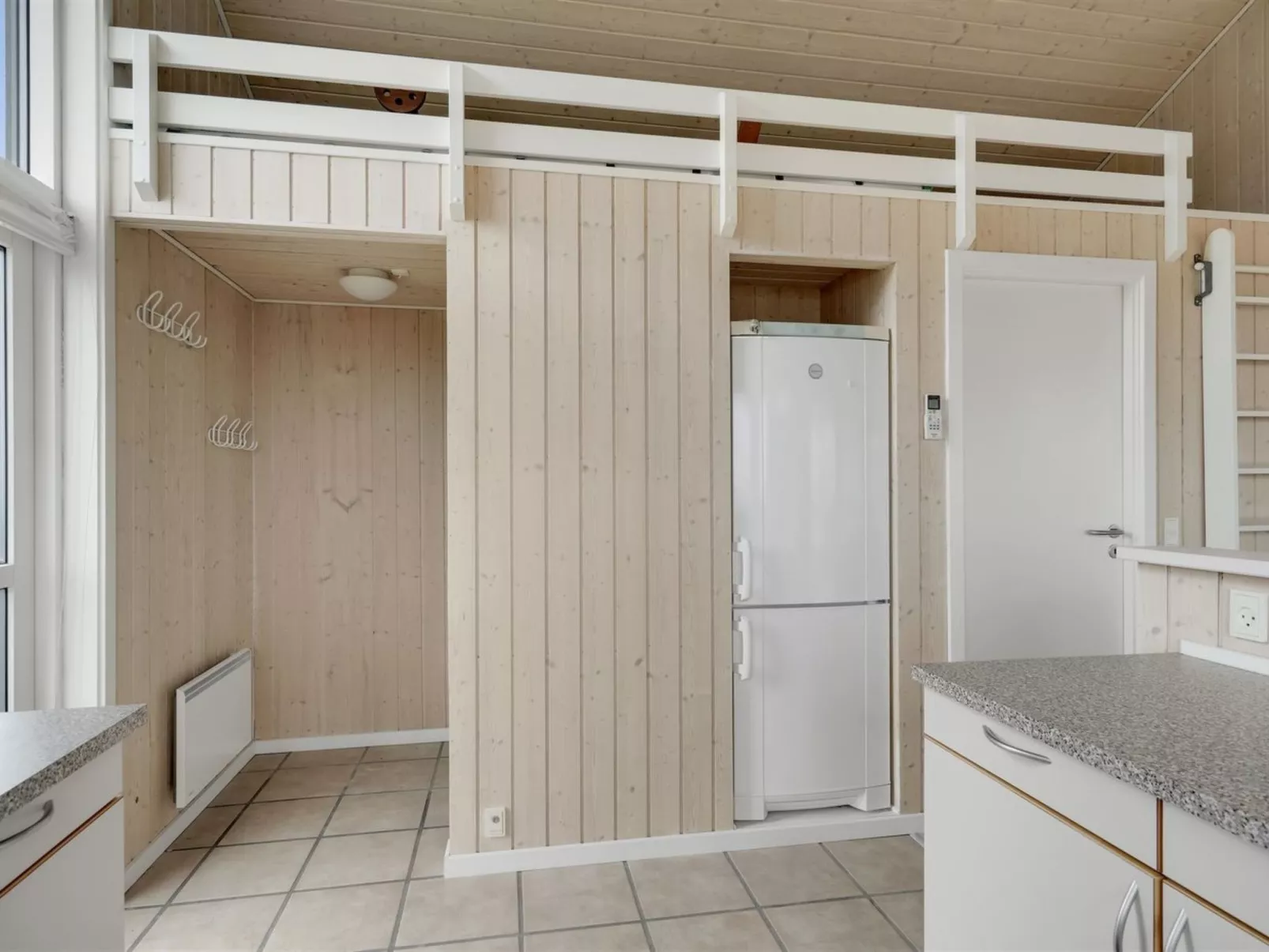 "Finn" - 100m from the sea-Dedans