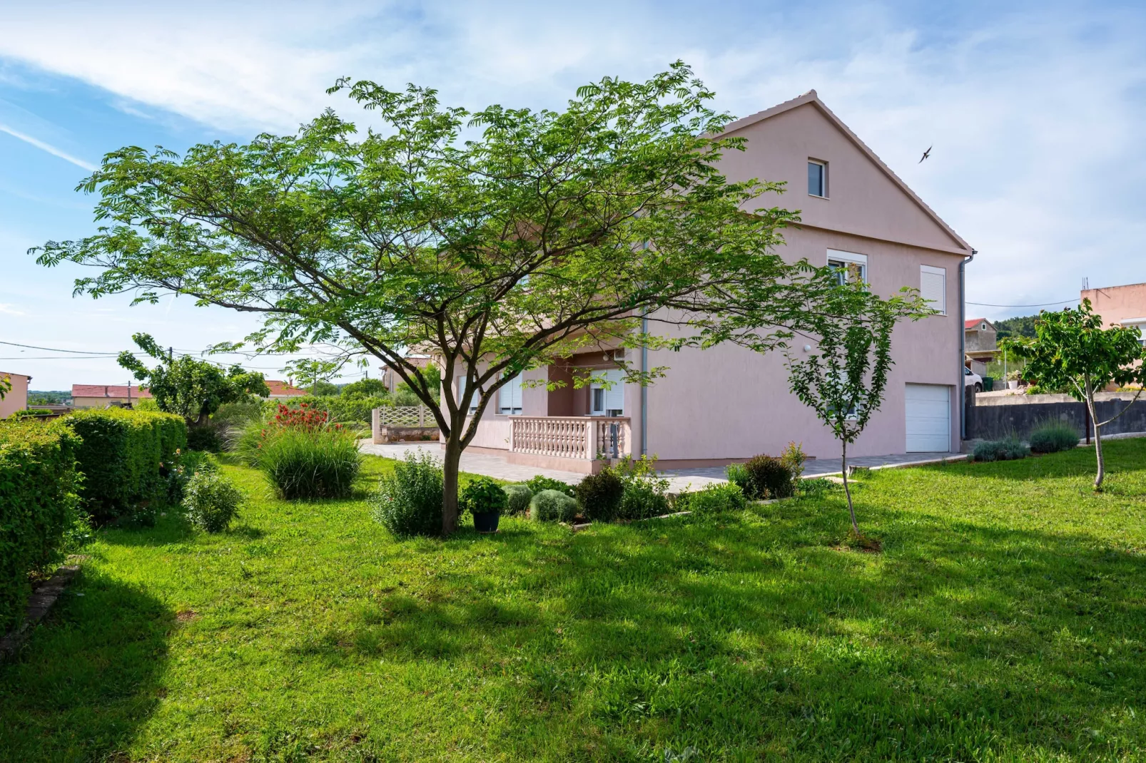 Sea view apartment Nika-Exterior in summer