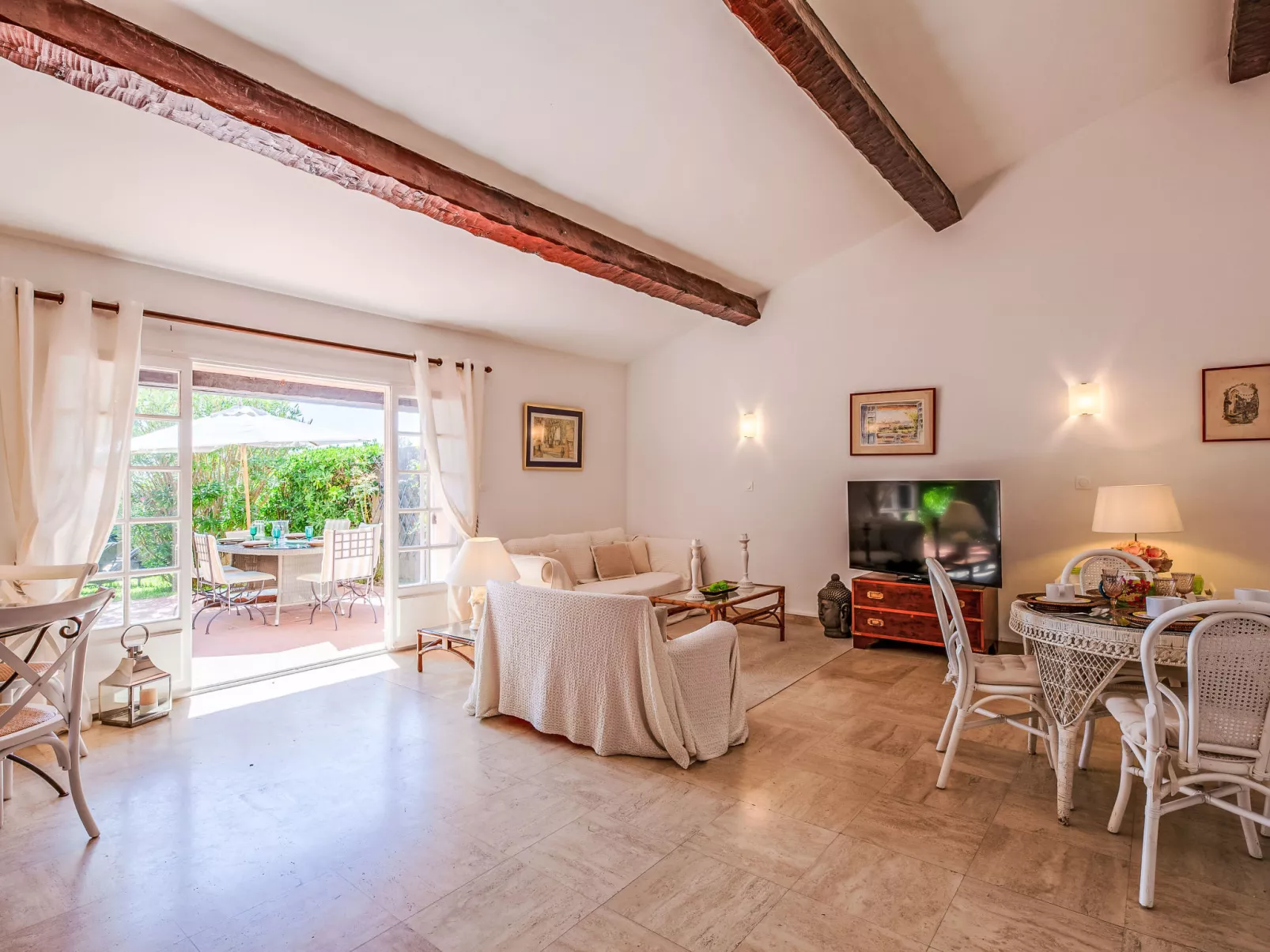 El Cantarello-Inside