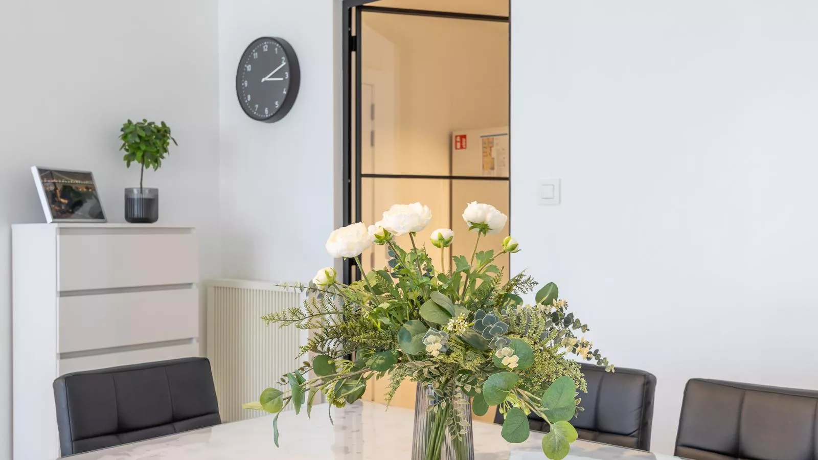 Providence - 0401-Salon