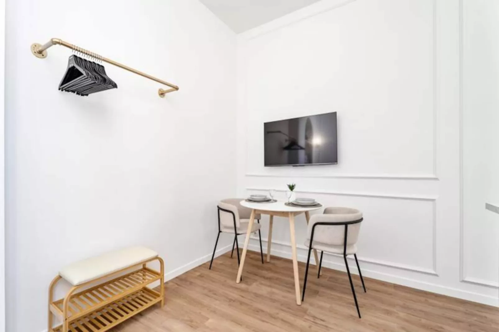 Studio Bella --Untagged