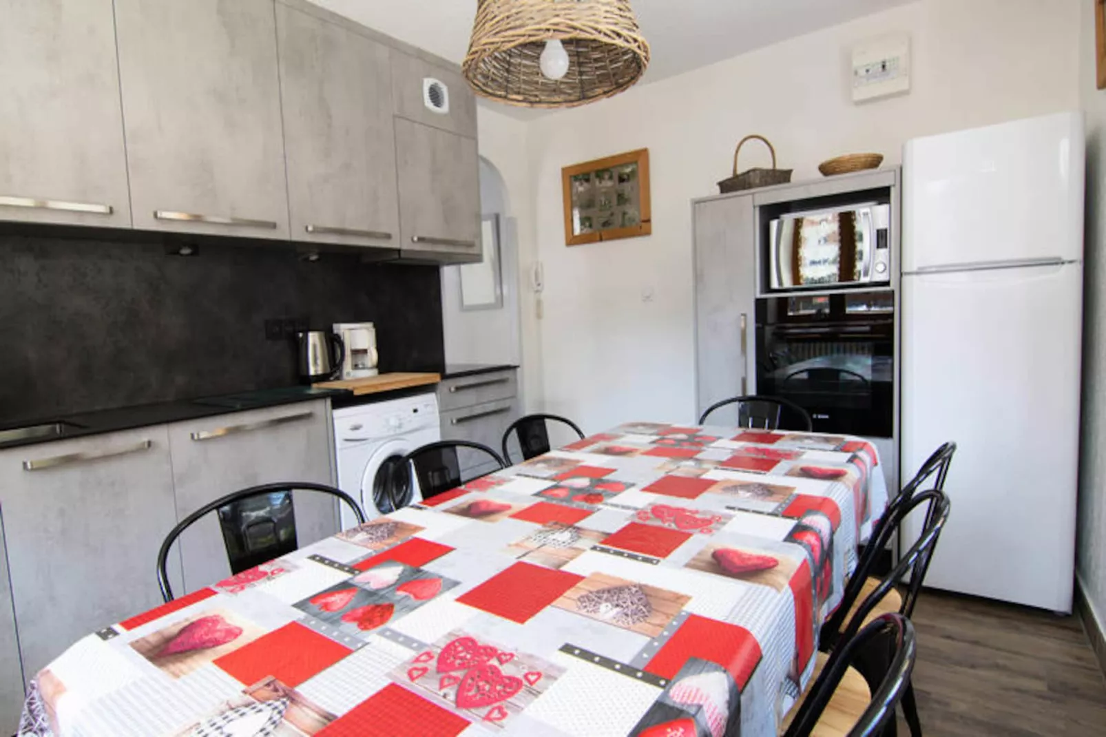 Chalet Gilbert Collet - Untagged