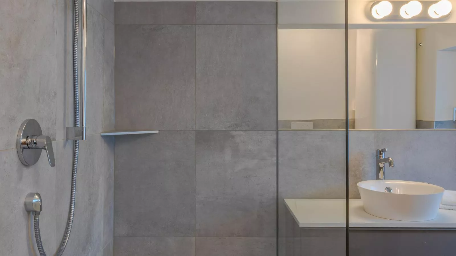 Tirolee Marchegg-Bathroom