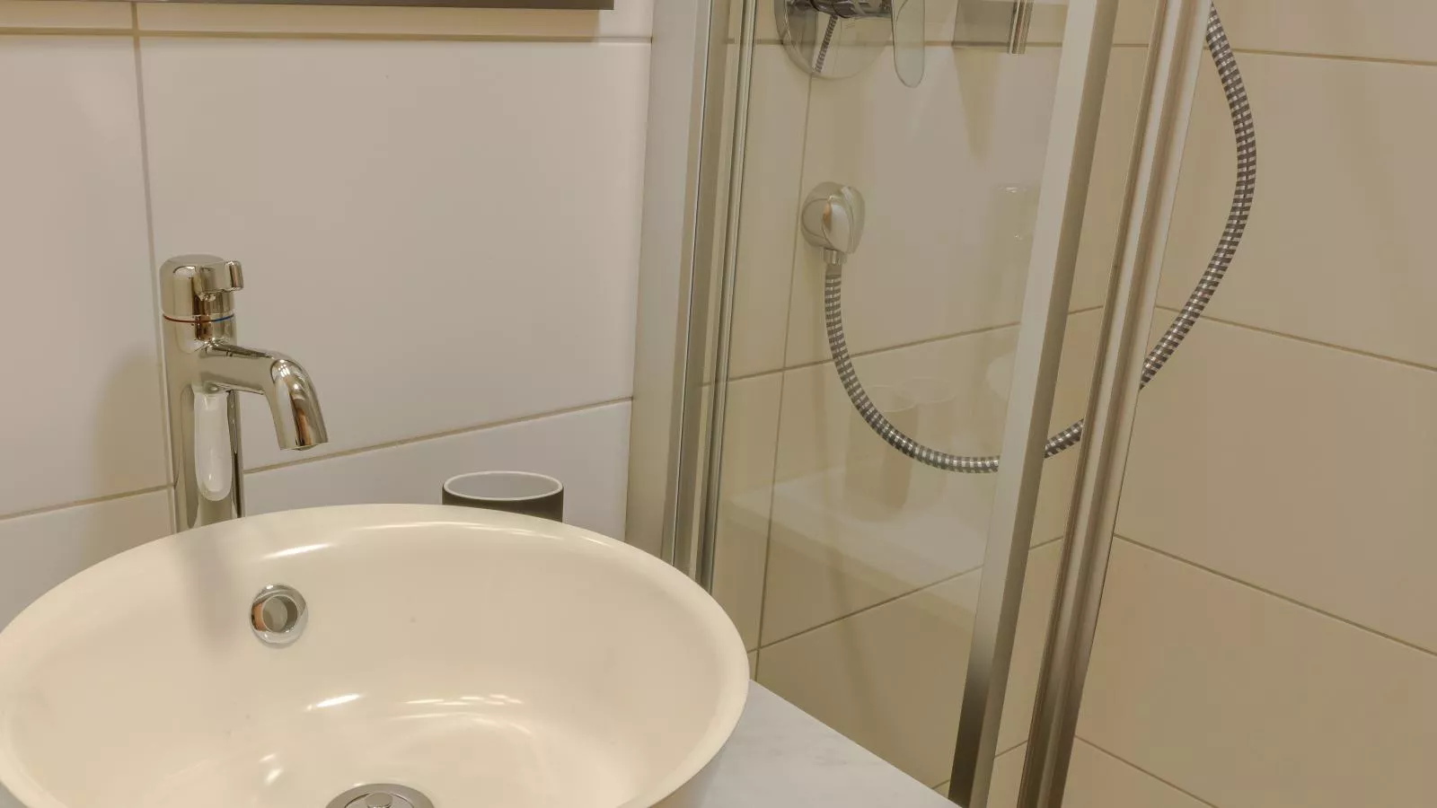 Tirolee Marchegg-Bathroom
