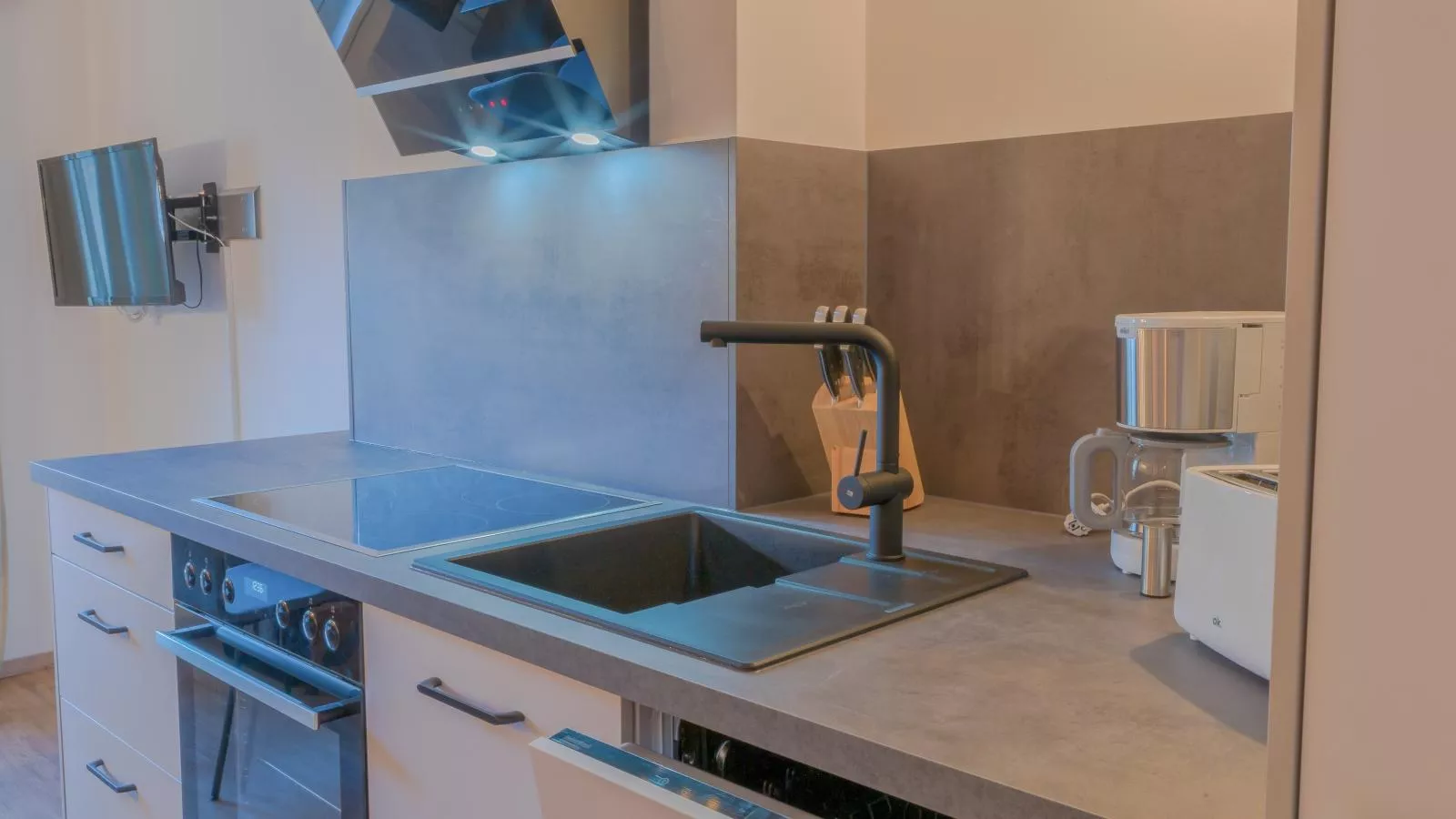 Tirolee Marchegg-Kitchen
