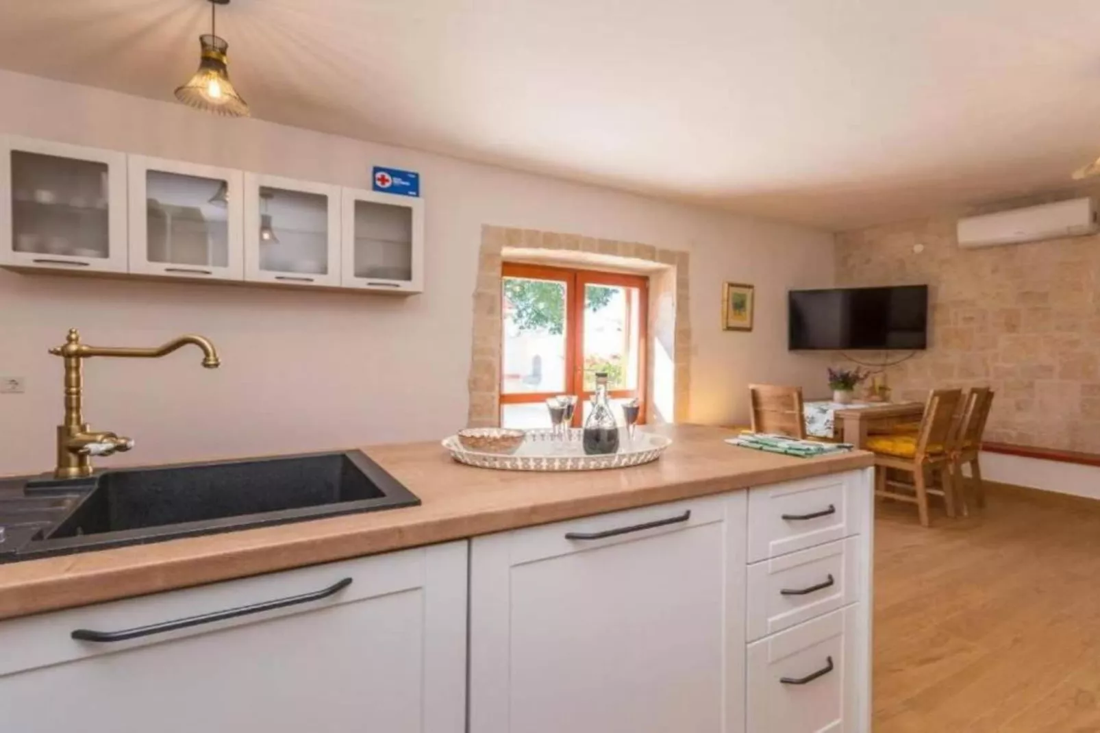 The Grandfather Villa – Heated Pool Retreat-Küche