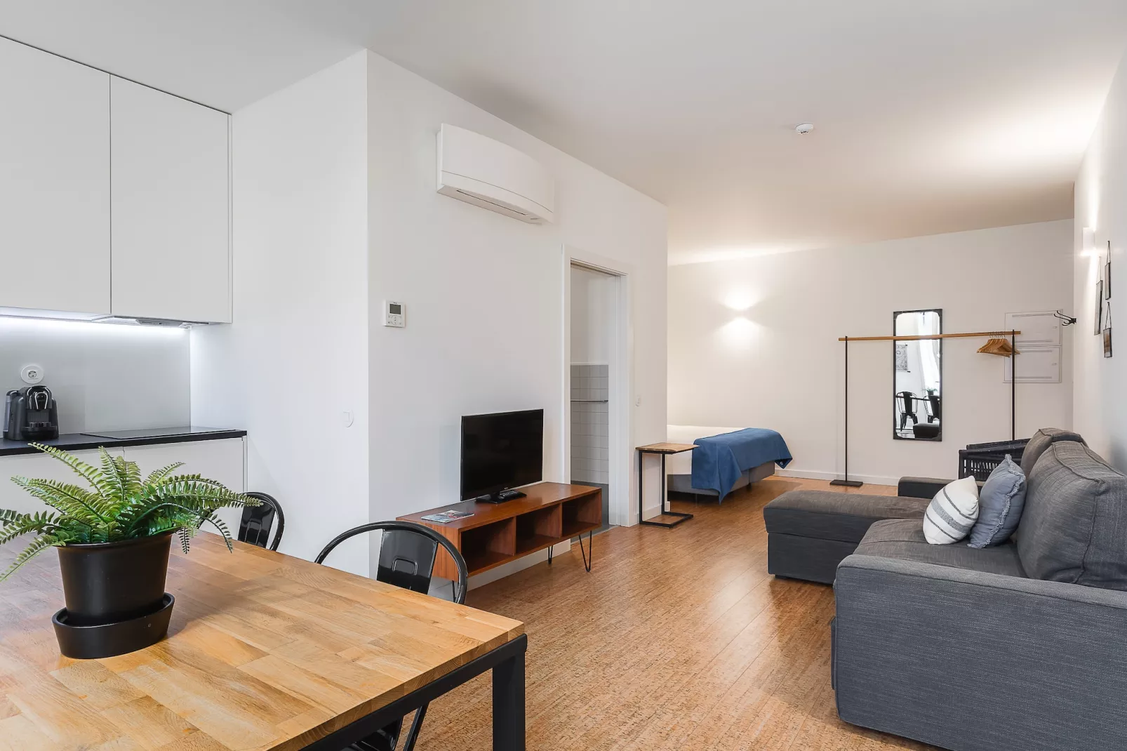 On Trend Nightlife Studio 103-Salon