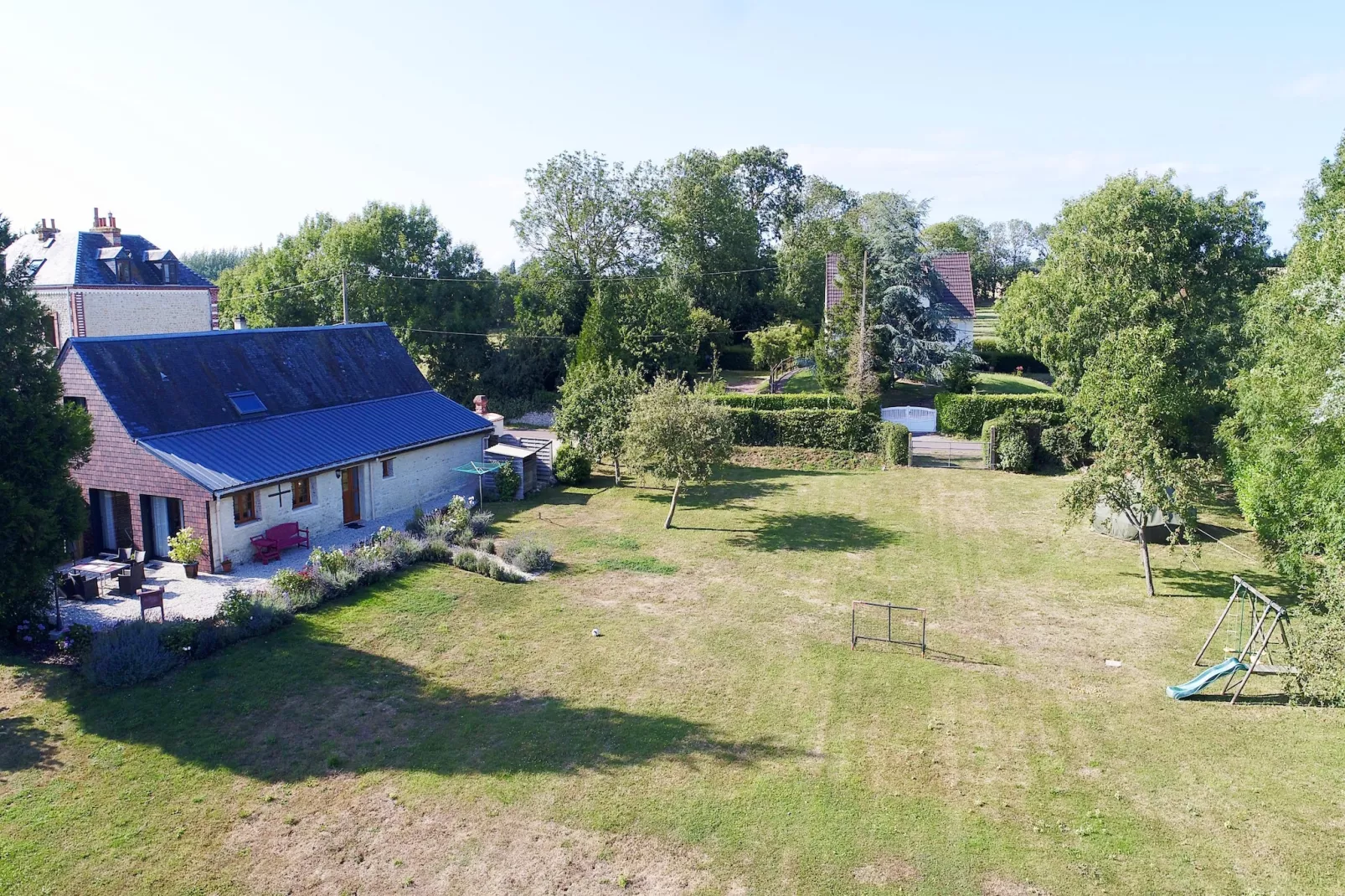 Gite Le Jonquet-Exterior in summer