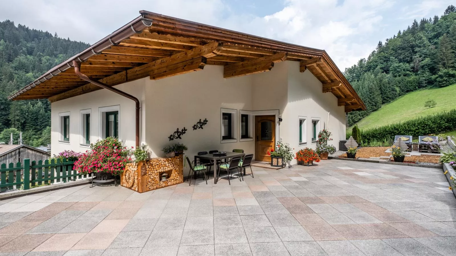 Haus am Waldrand-Terrasse/Balkon