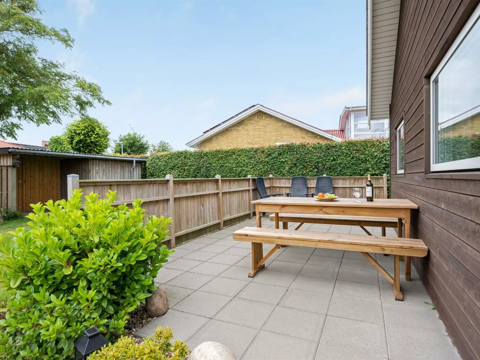 "Regni" - 300m to the fjord-Outside