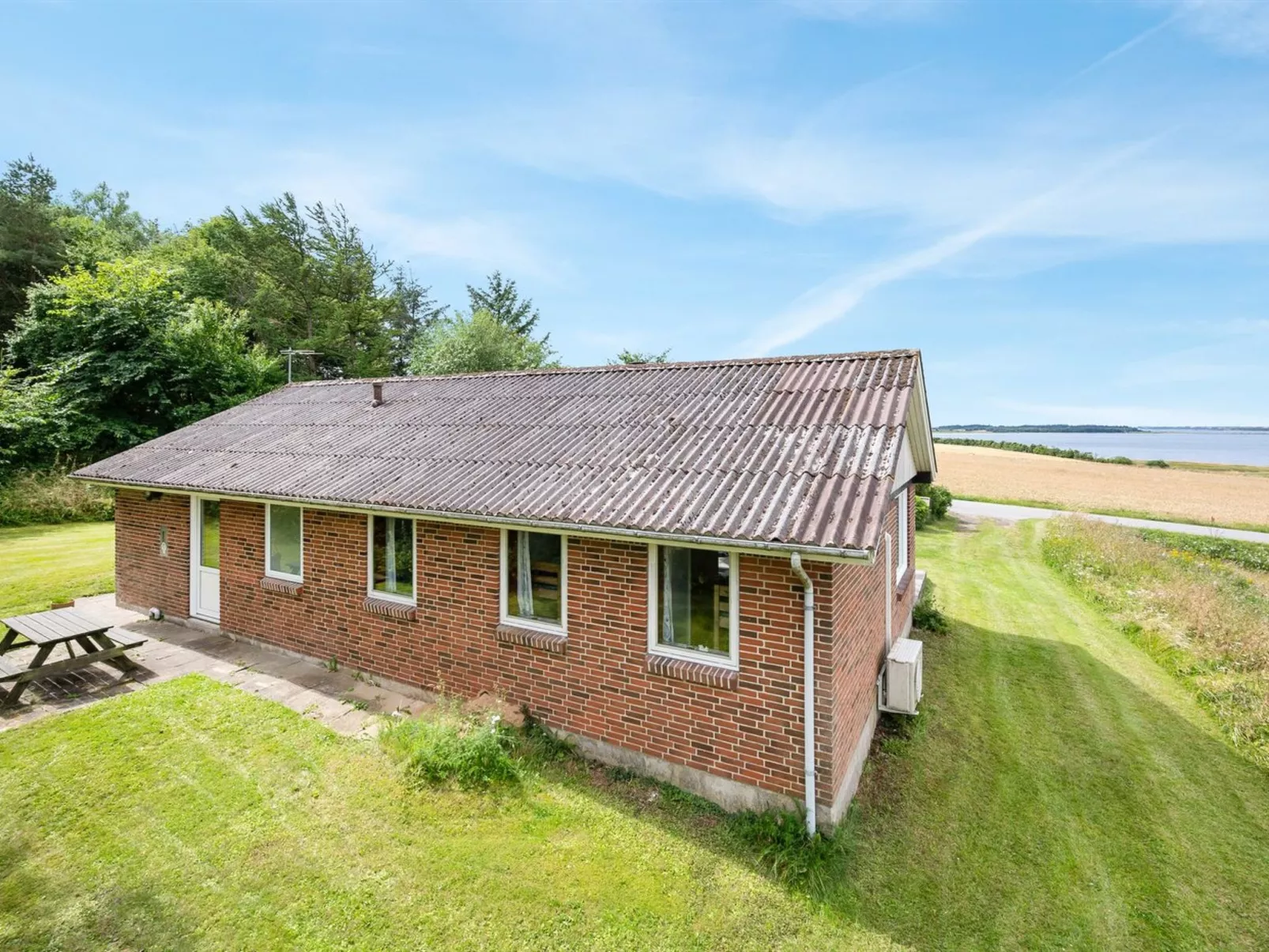 "Ephra" - 250m to the fjord-Draußen