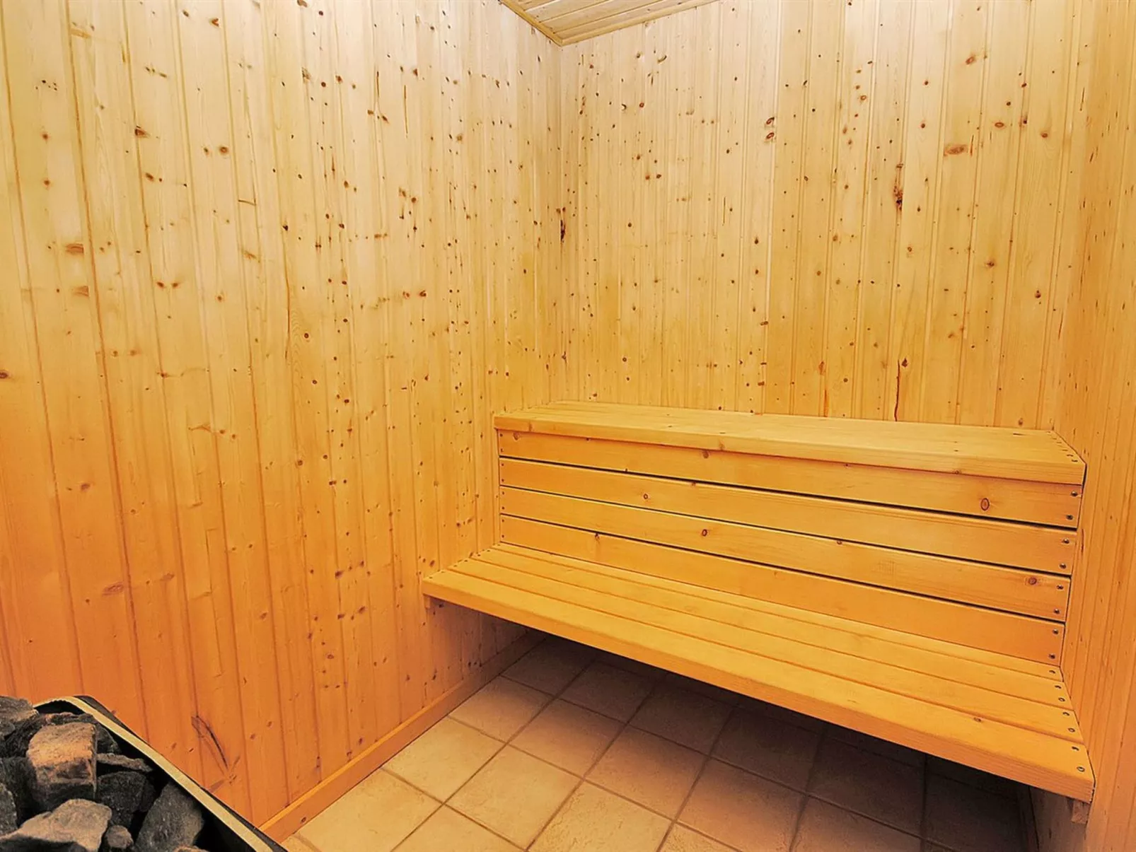 "Gesina" - 600m to the fjord-Inside