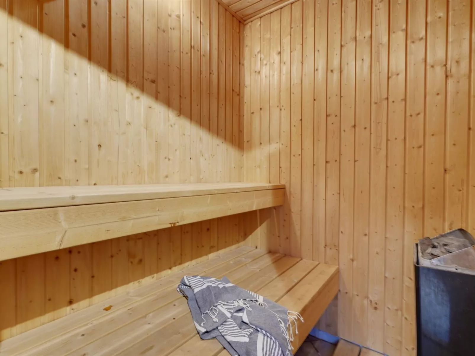 "Asdis" - 2.8km from the sea-Drinnen