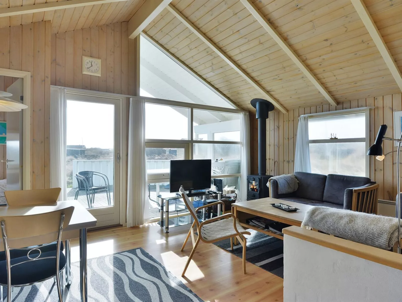 "Styrbiorn" - 100m from the sea-Dedans