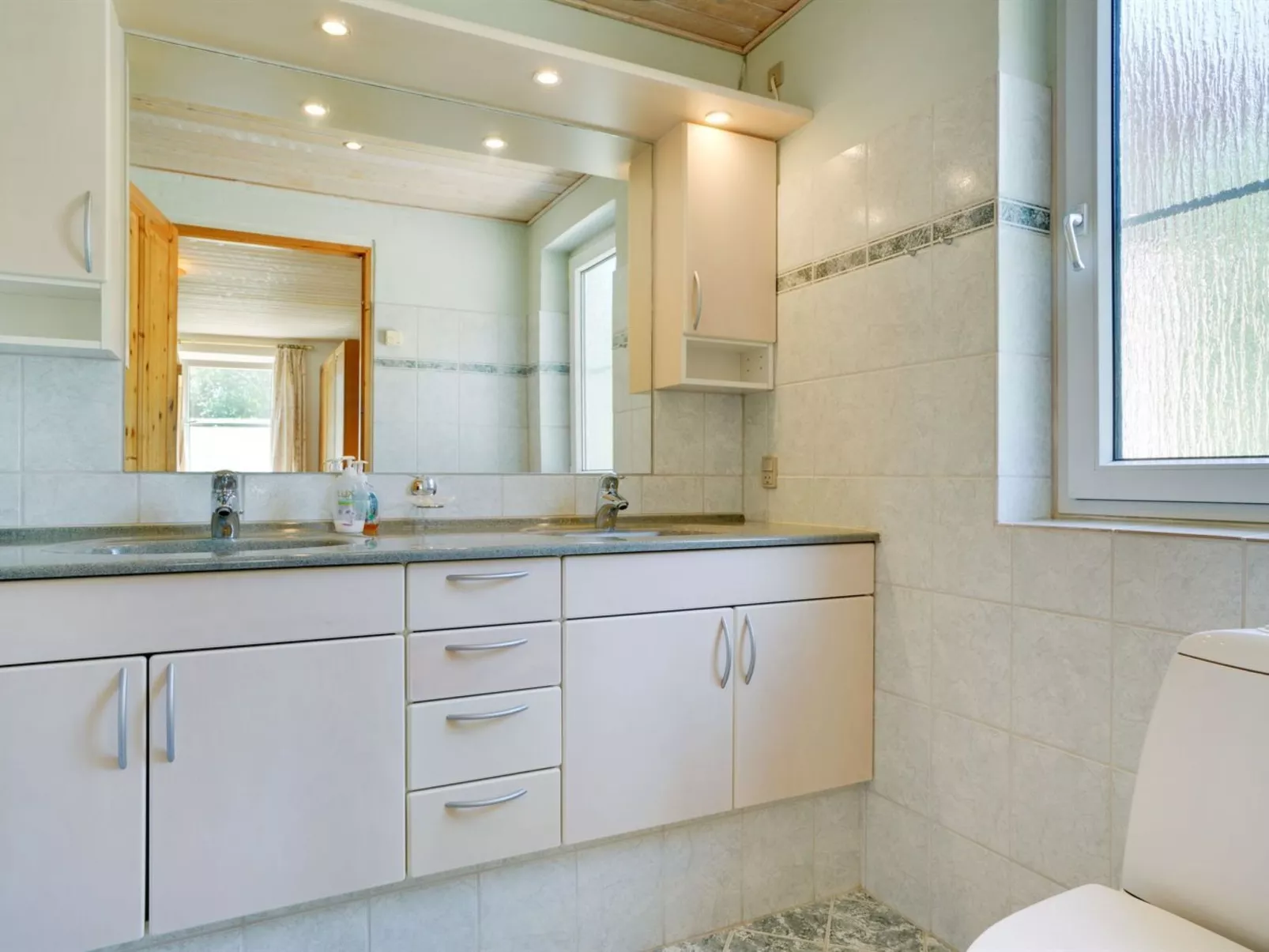 "Arletty" - 1km from the sea-Dedans