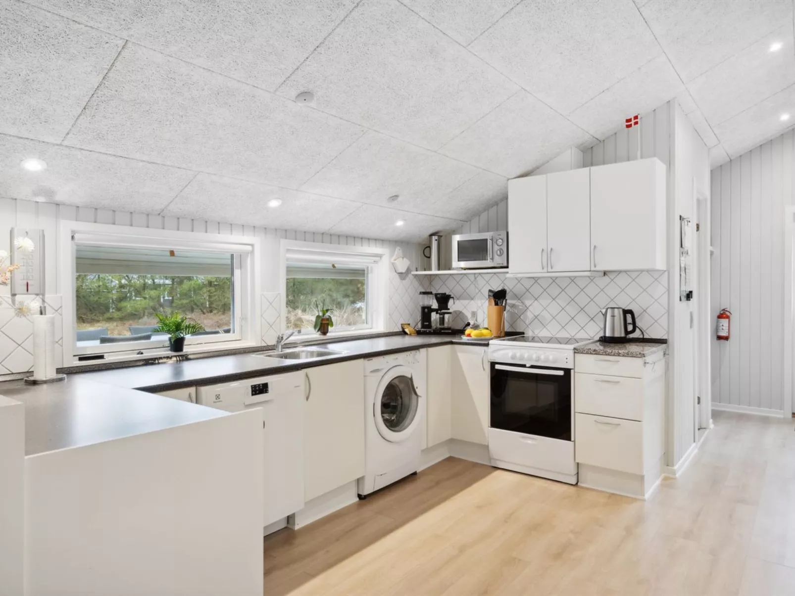 "Keke" - 2.5km from the sea-Inside