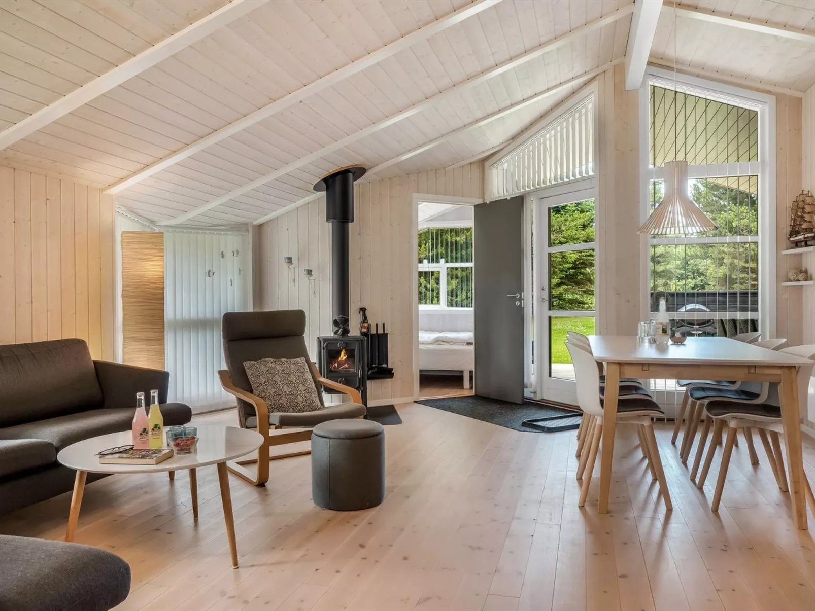 "Barnet" - 2.2km from the sea-Dedans