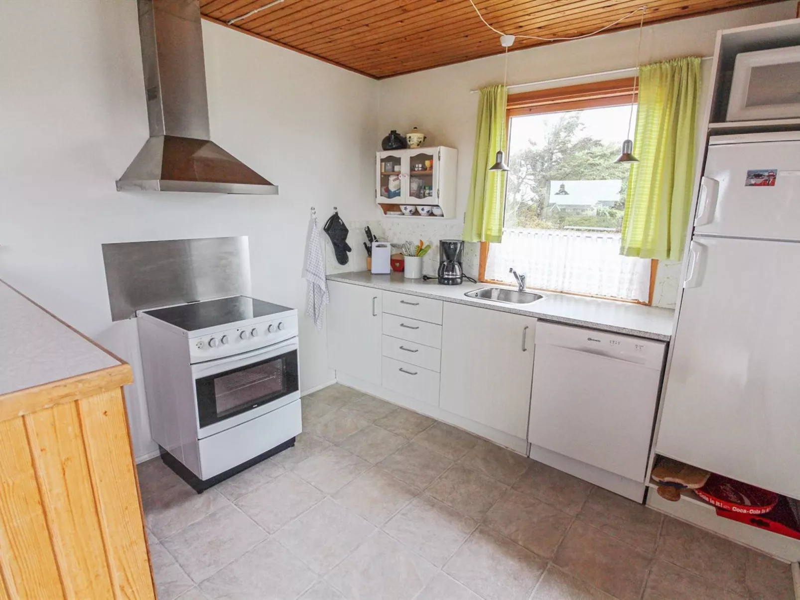 "Jerk" - 250m from the sea-Inside