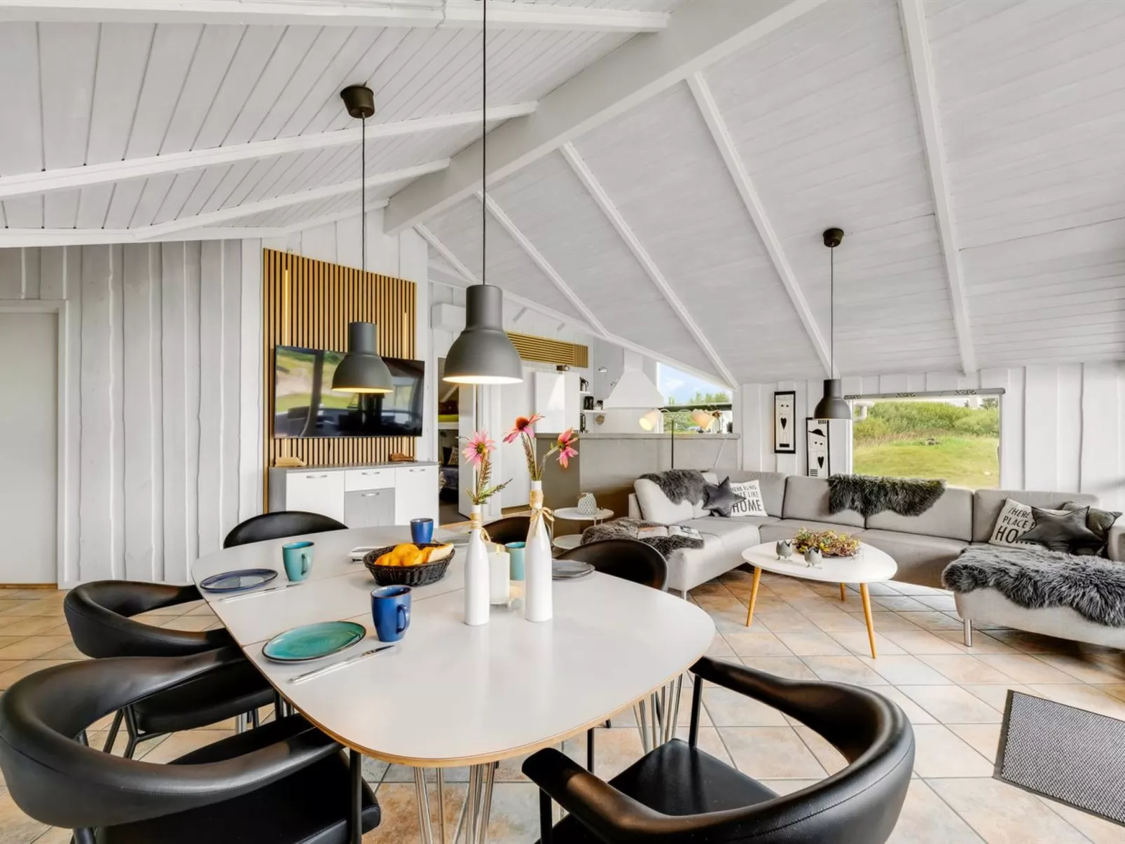 "Cyrill" - 250m to the fjord-Dedans