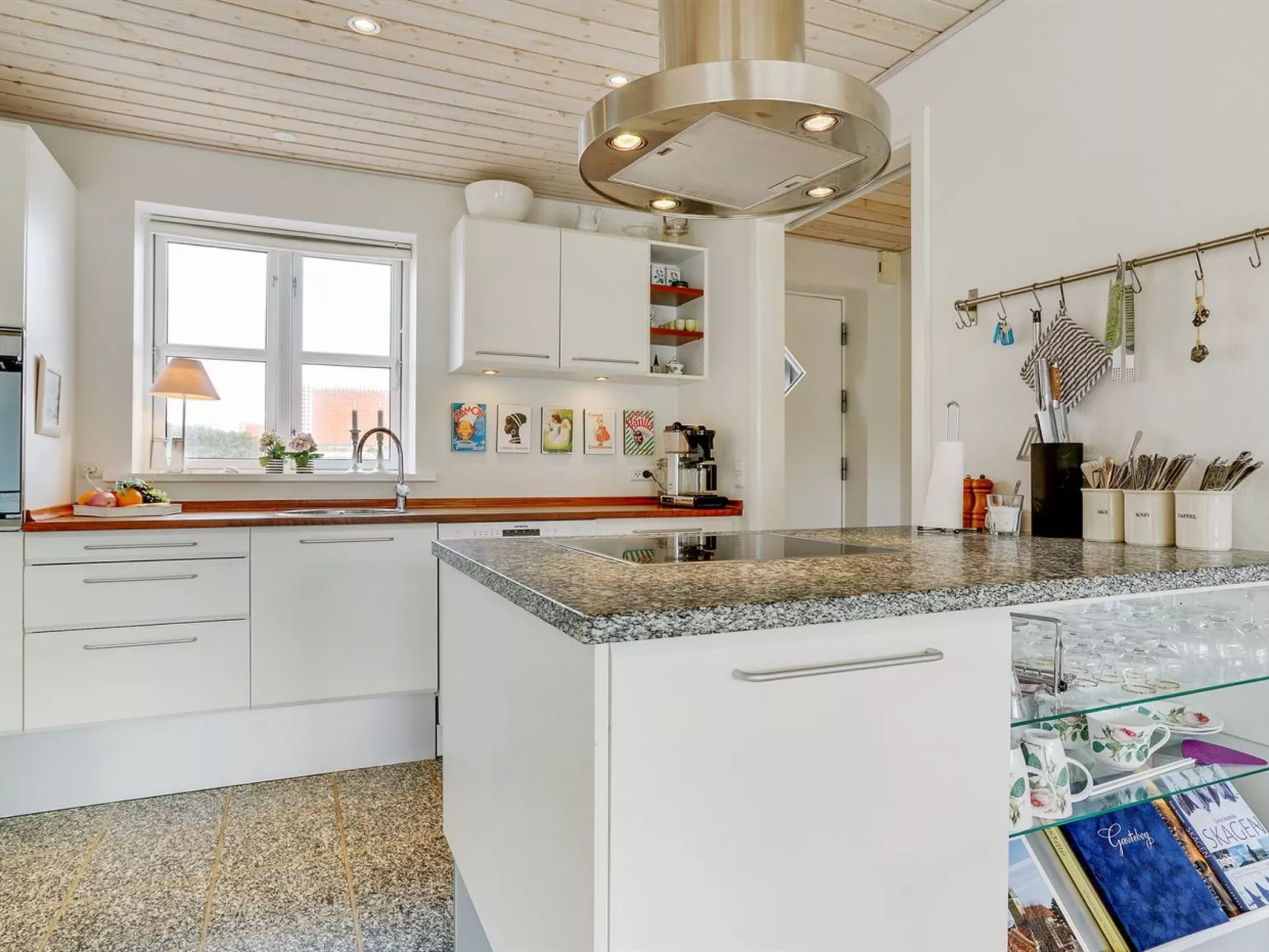 "Hialmar" - 400m from the sea-Dedans