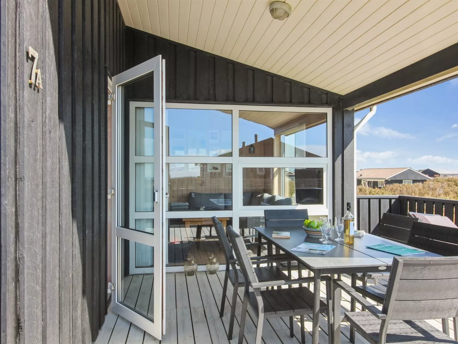 "Eyvin" - 100m from the sea-Dehors