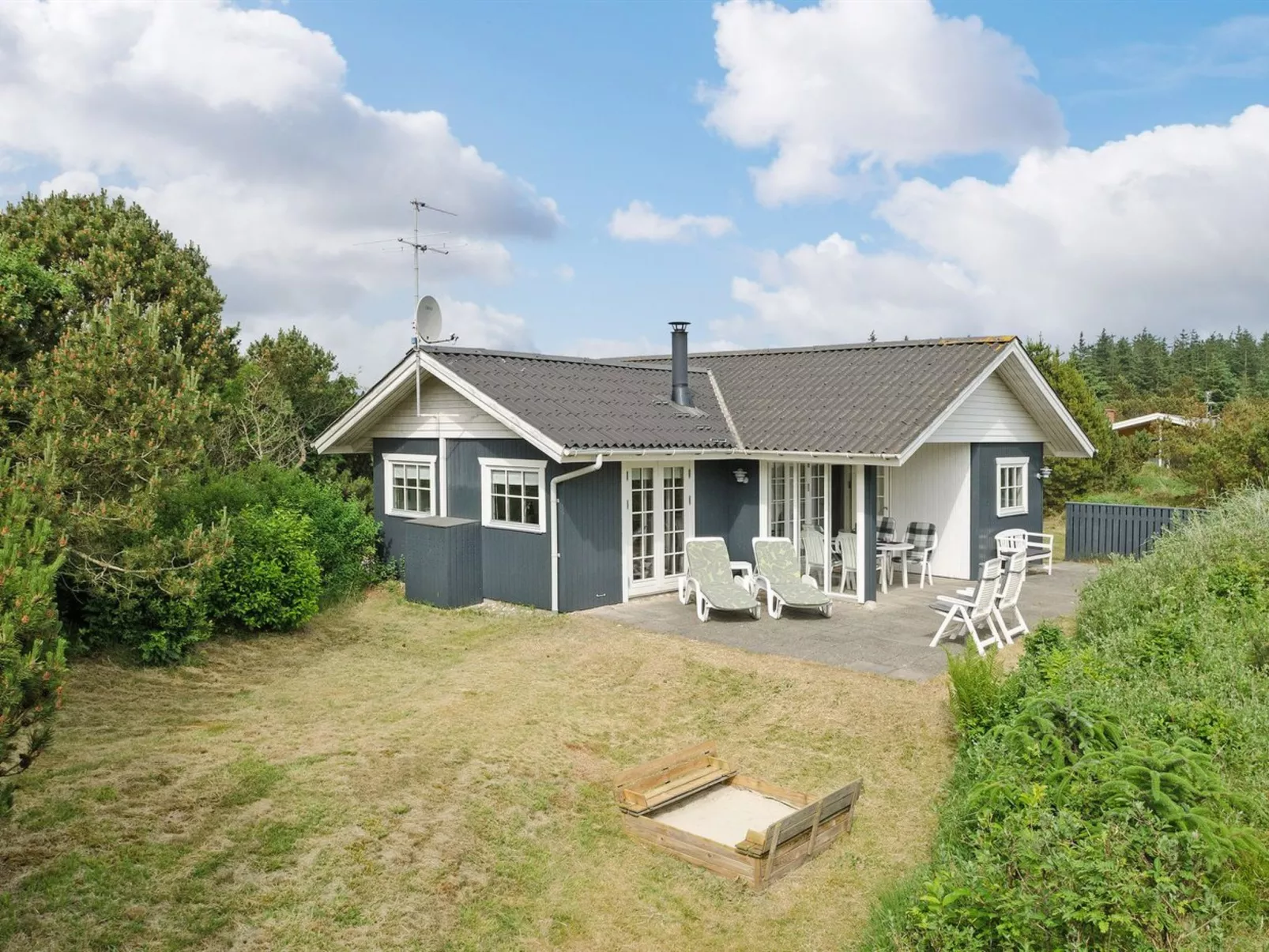 "Dines" - 1km from the sea-Outside