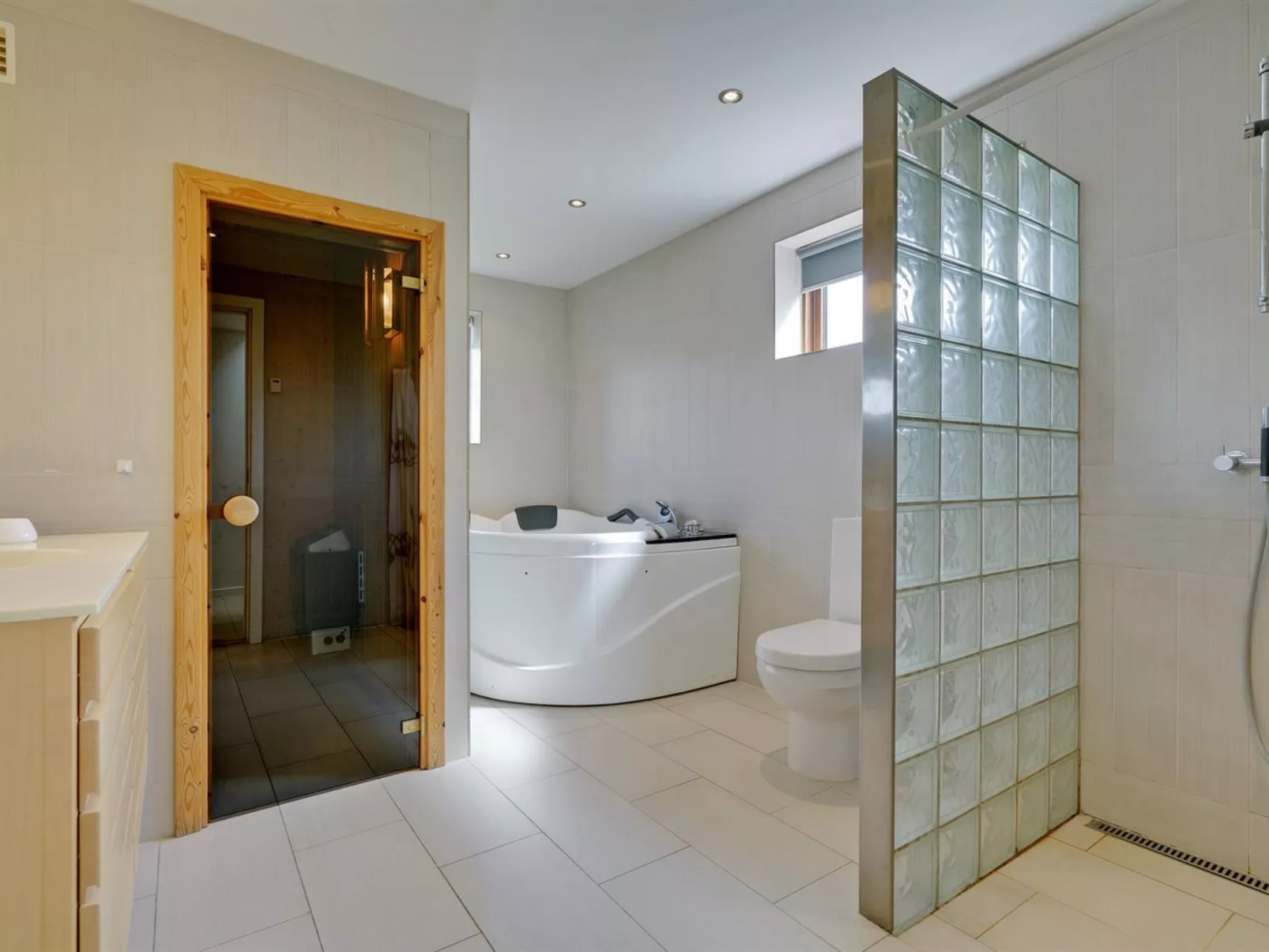 "Merisa" - 2.5km from the sea-Dedans