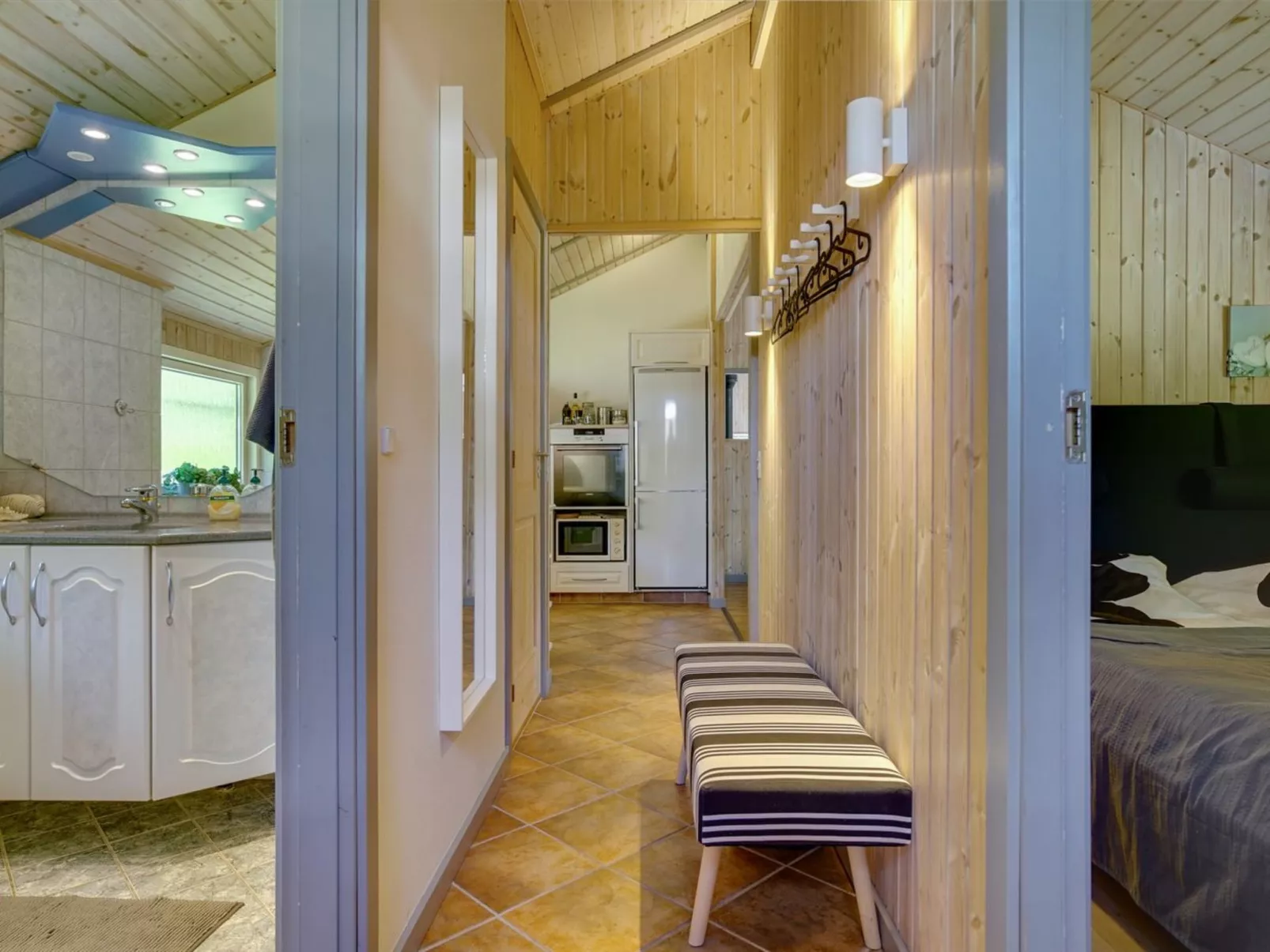 "Sida" - 600m from the sea-Drinnen