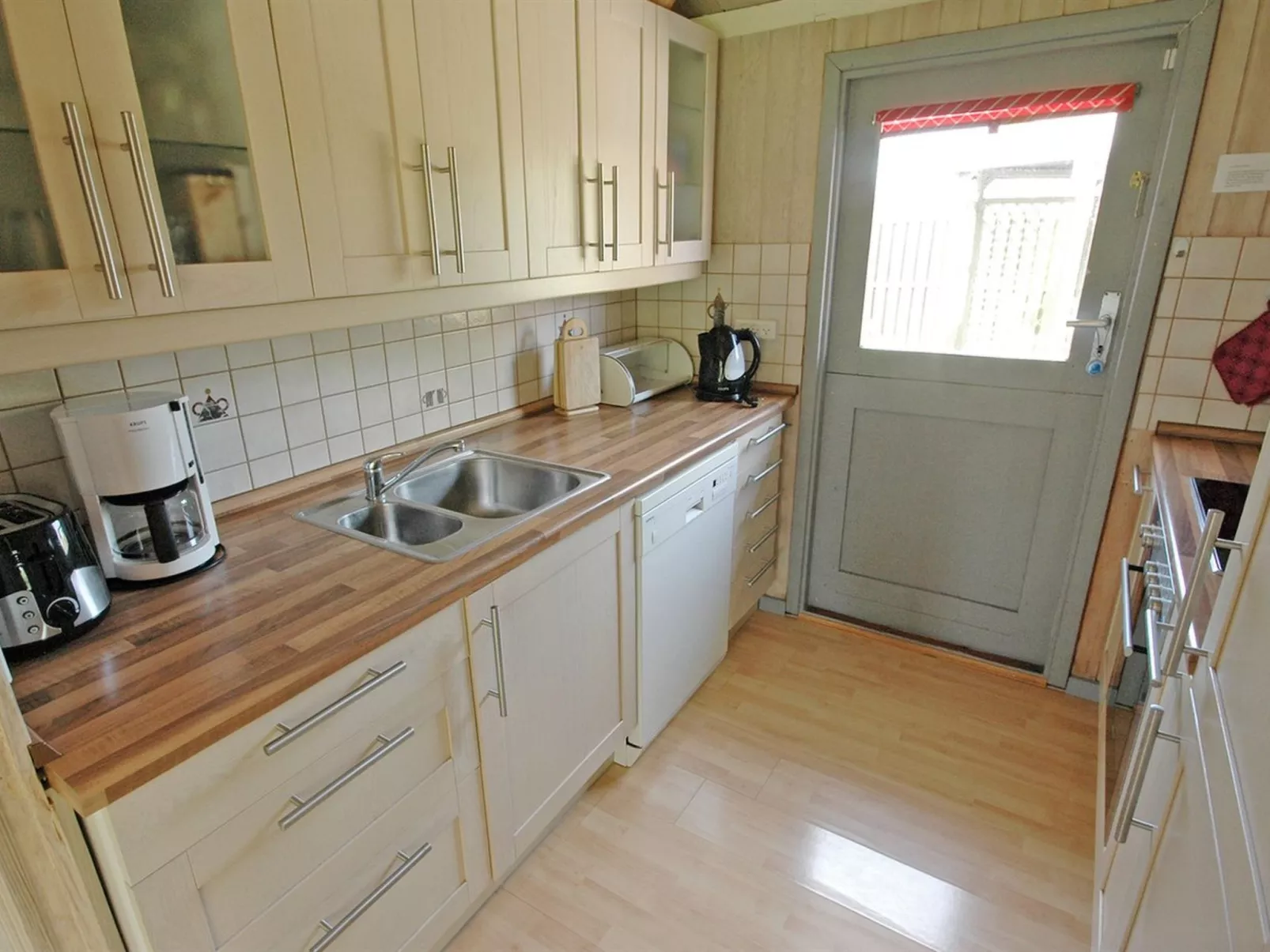 "Yari" - 250m from the sea-Drinnen