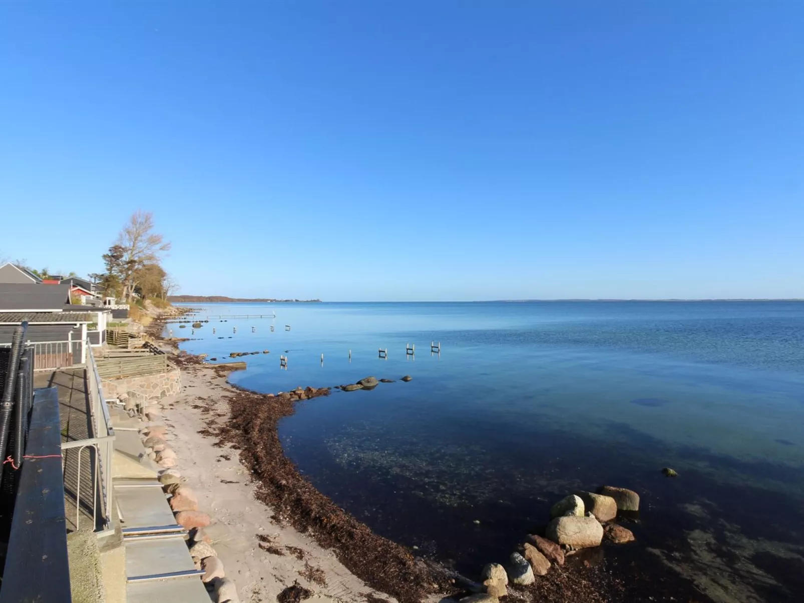 "Grim" - 5m from the sea-Outside