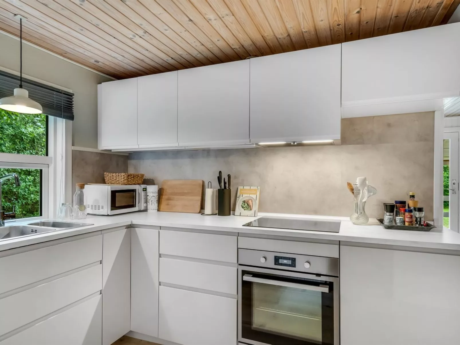 "Fergie" - 400m from the sea-Inside