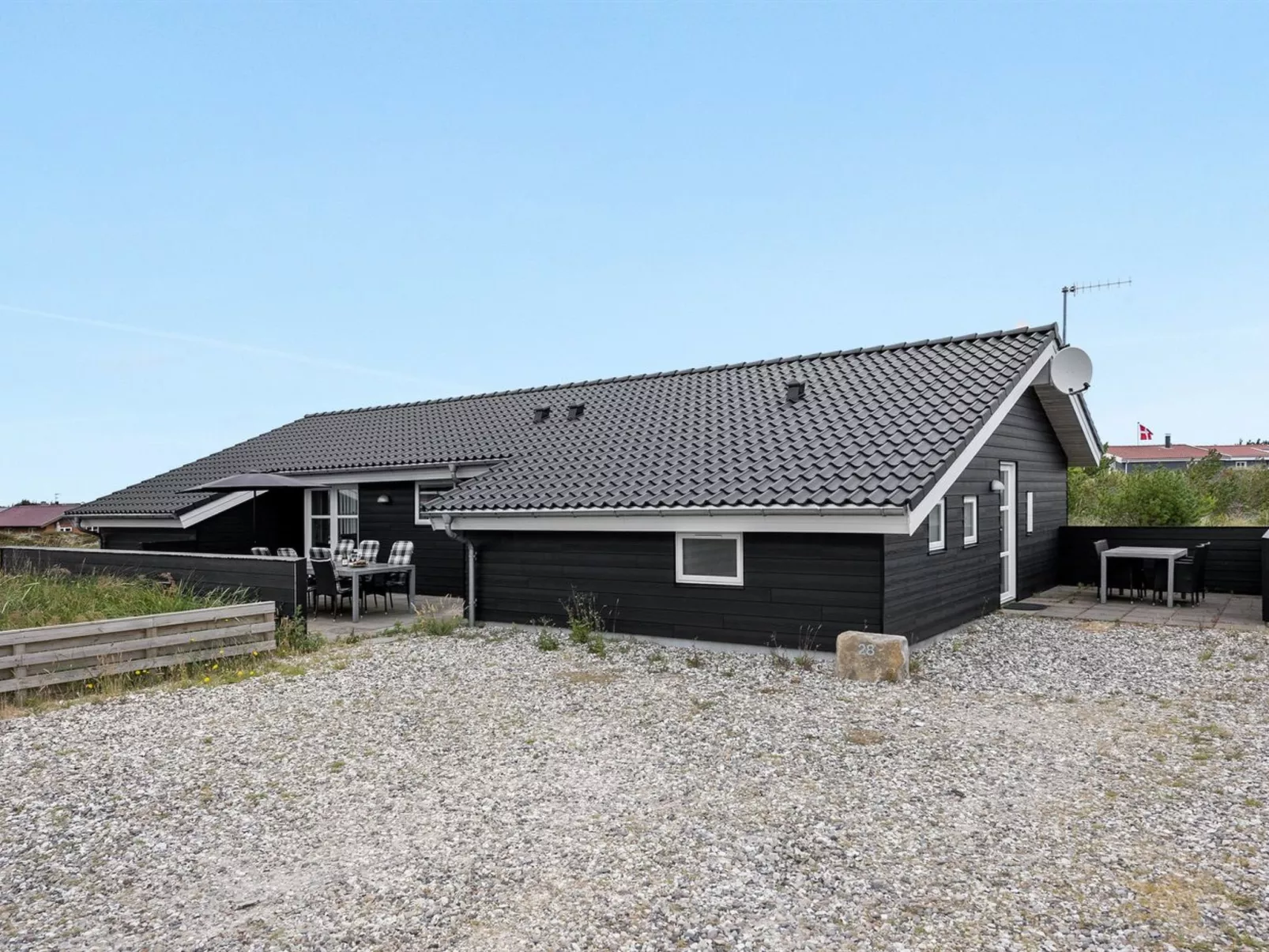 "Mavis" - 800m from the sea-Outside