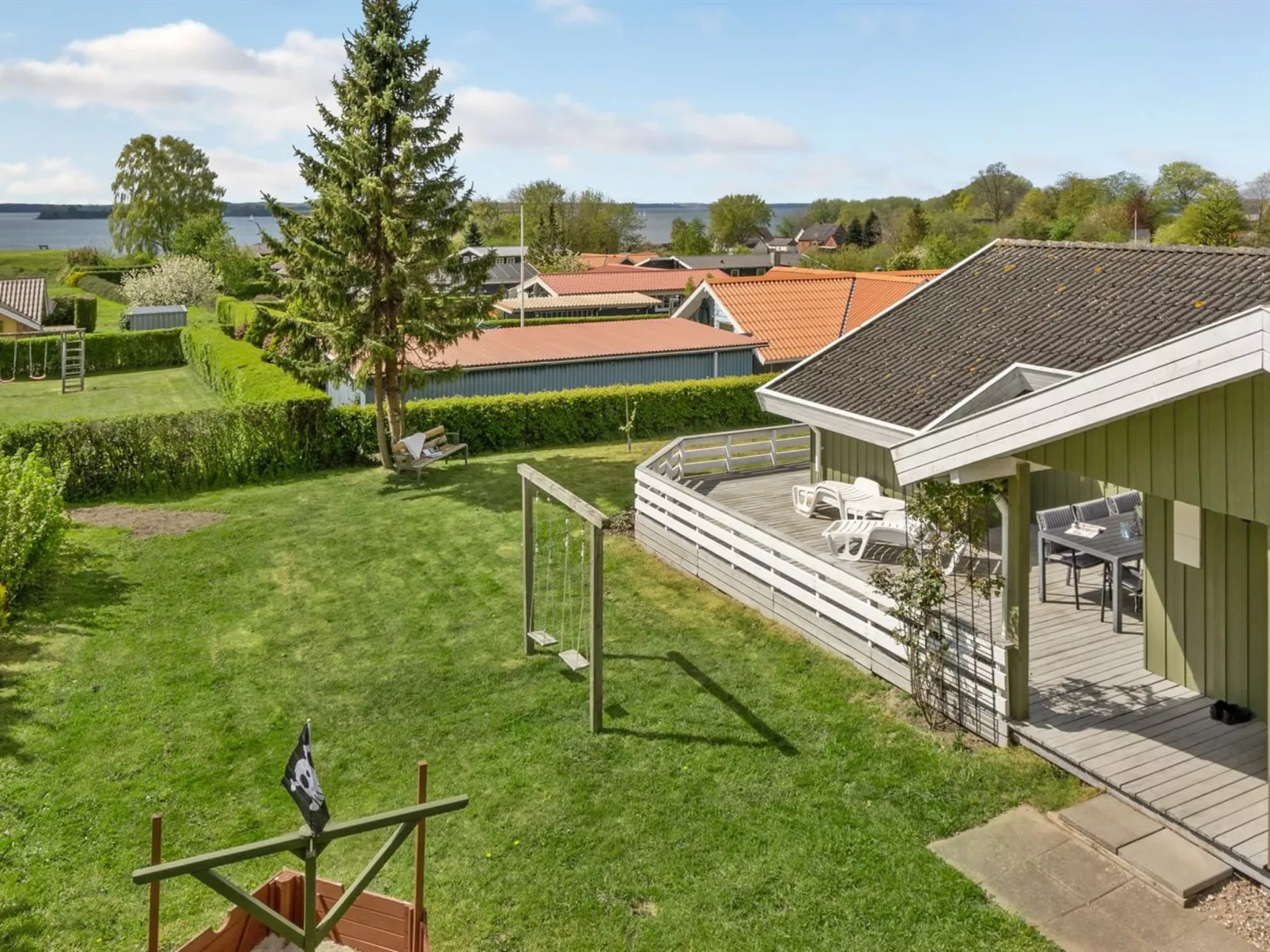 "Guldborg" - 400m to the fjord-Outside