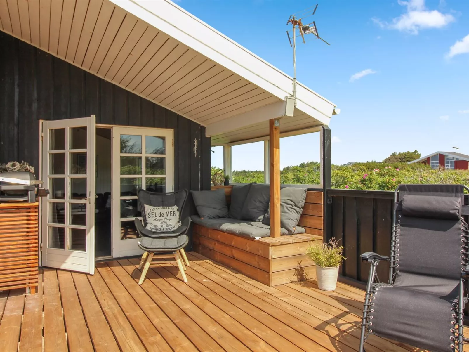 "Myriam" - 200m from the sea-Draußen