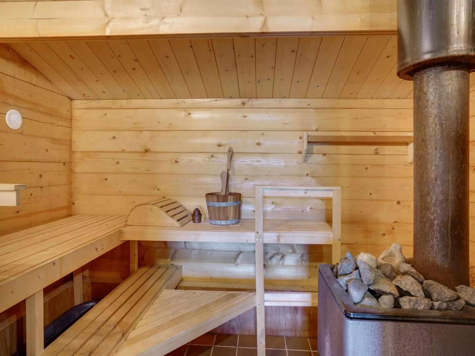 "Thrym" - 900m from the sea-Inside