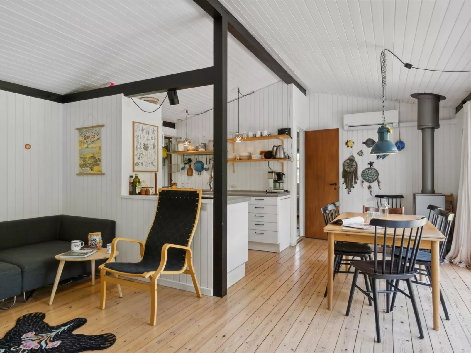 "Sarah" - 500m from the sea-Inside