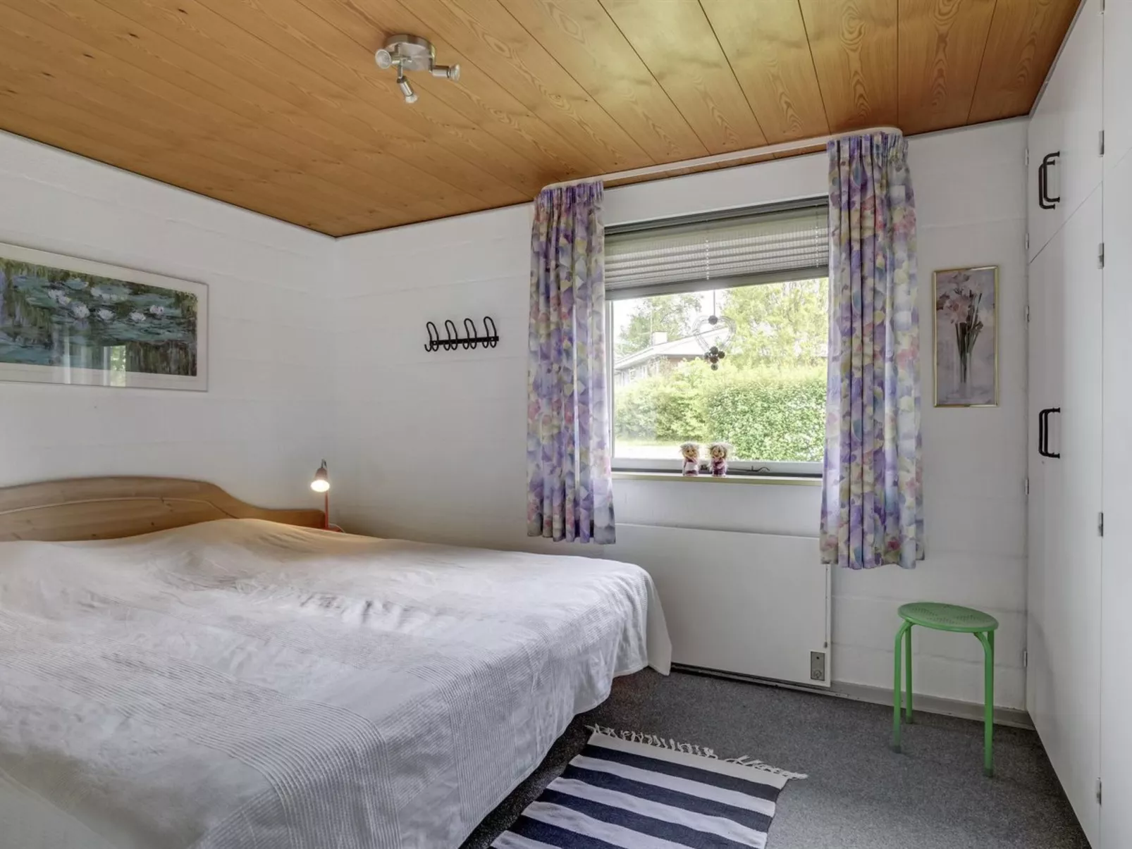 "Yak" - 350m from the sea-Drinnen