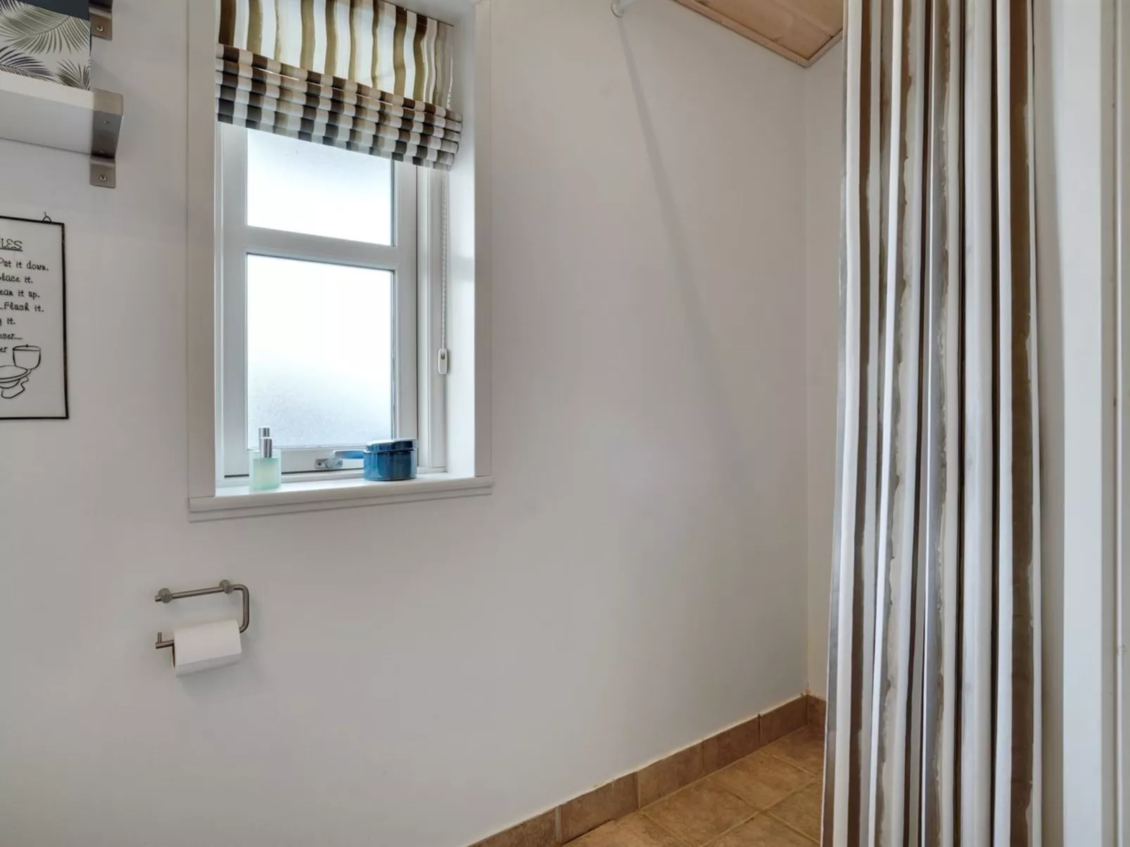 "Sjarlotte" - 100m from the sea-Inside