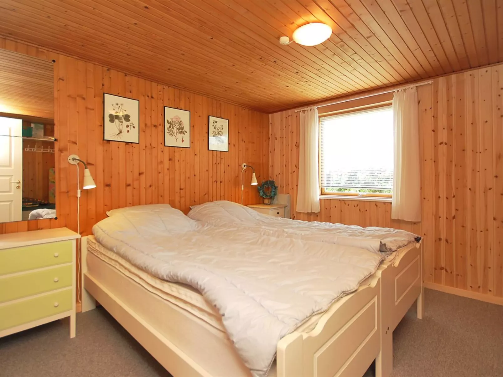 "Nore" - 350m from the sea-Inside