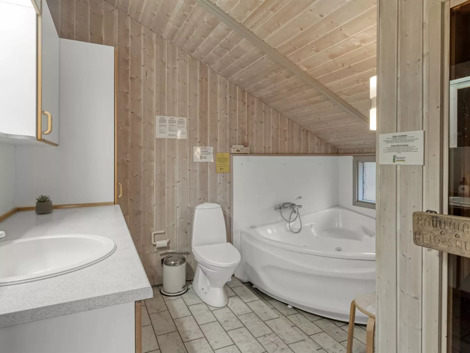 "Vivan" - 3.8km from the sea-Inside