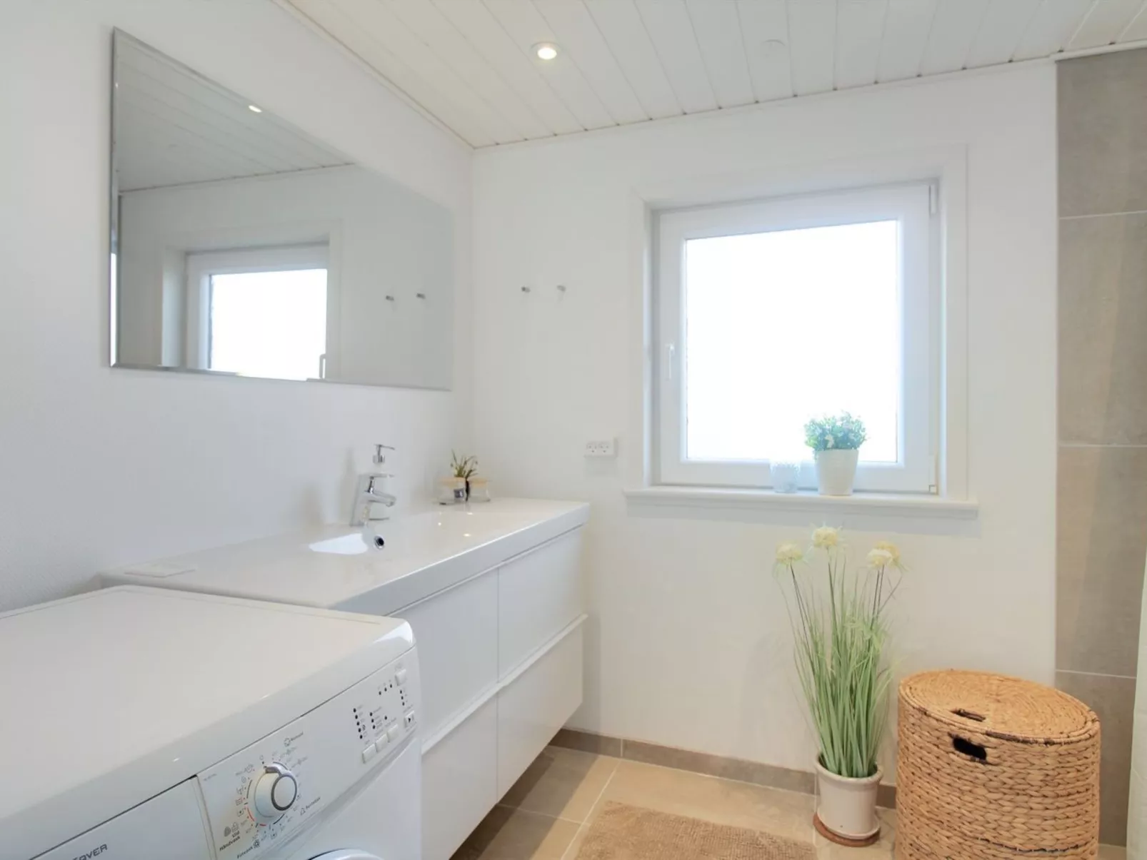 "Ute" - 200m from the sea-Inside