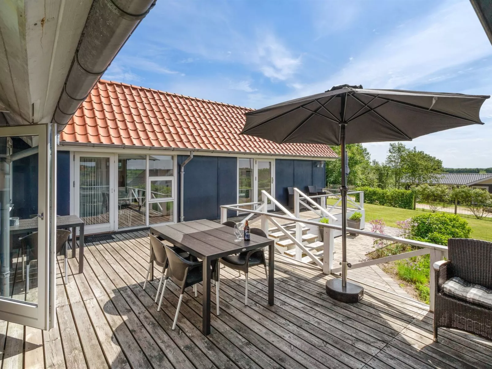 "Edvia" - 700m to the fjord-Outside