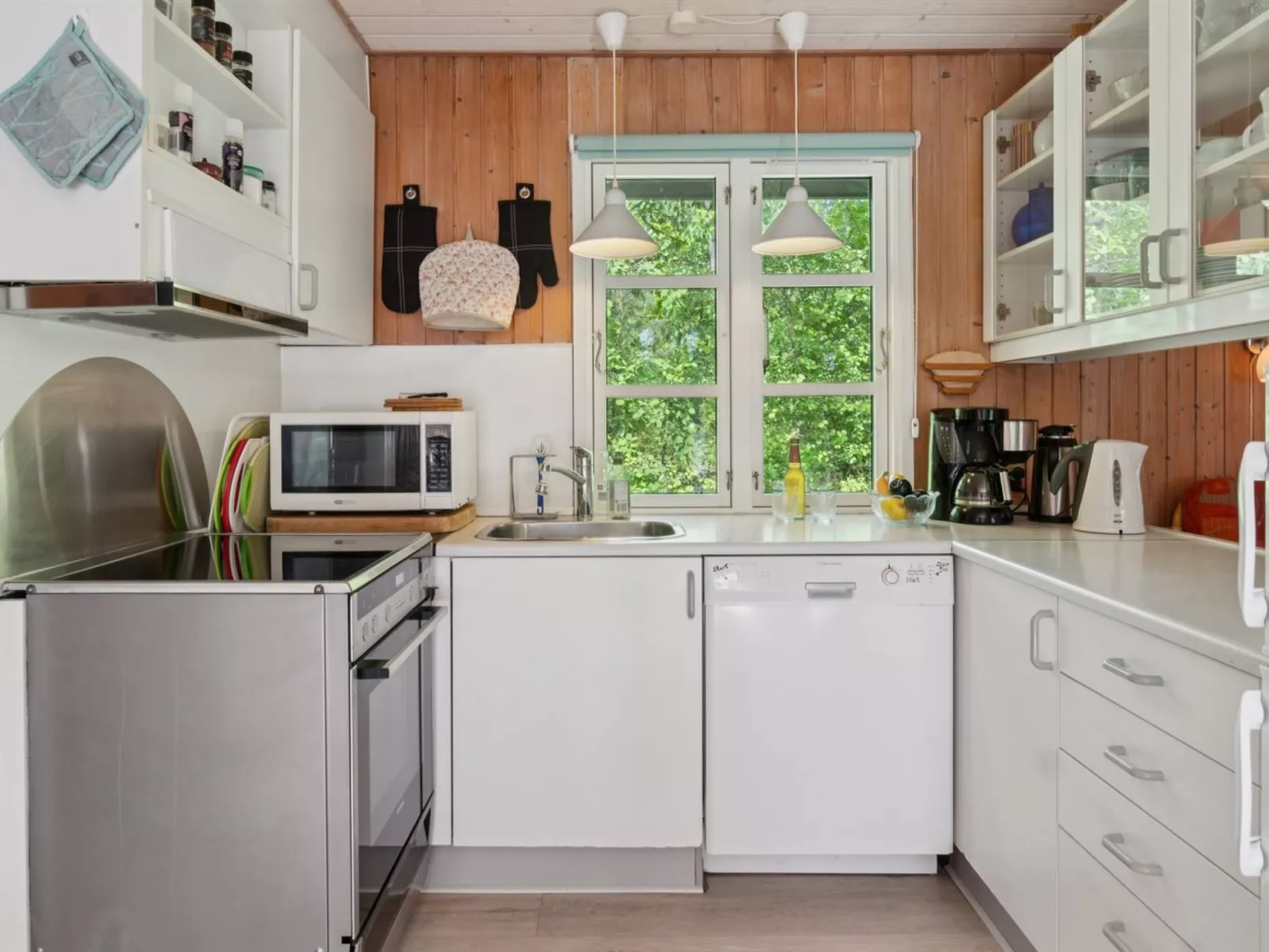 "Tom" - 125m from the sea-Inside